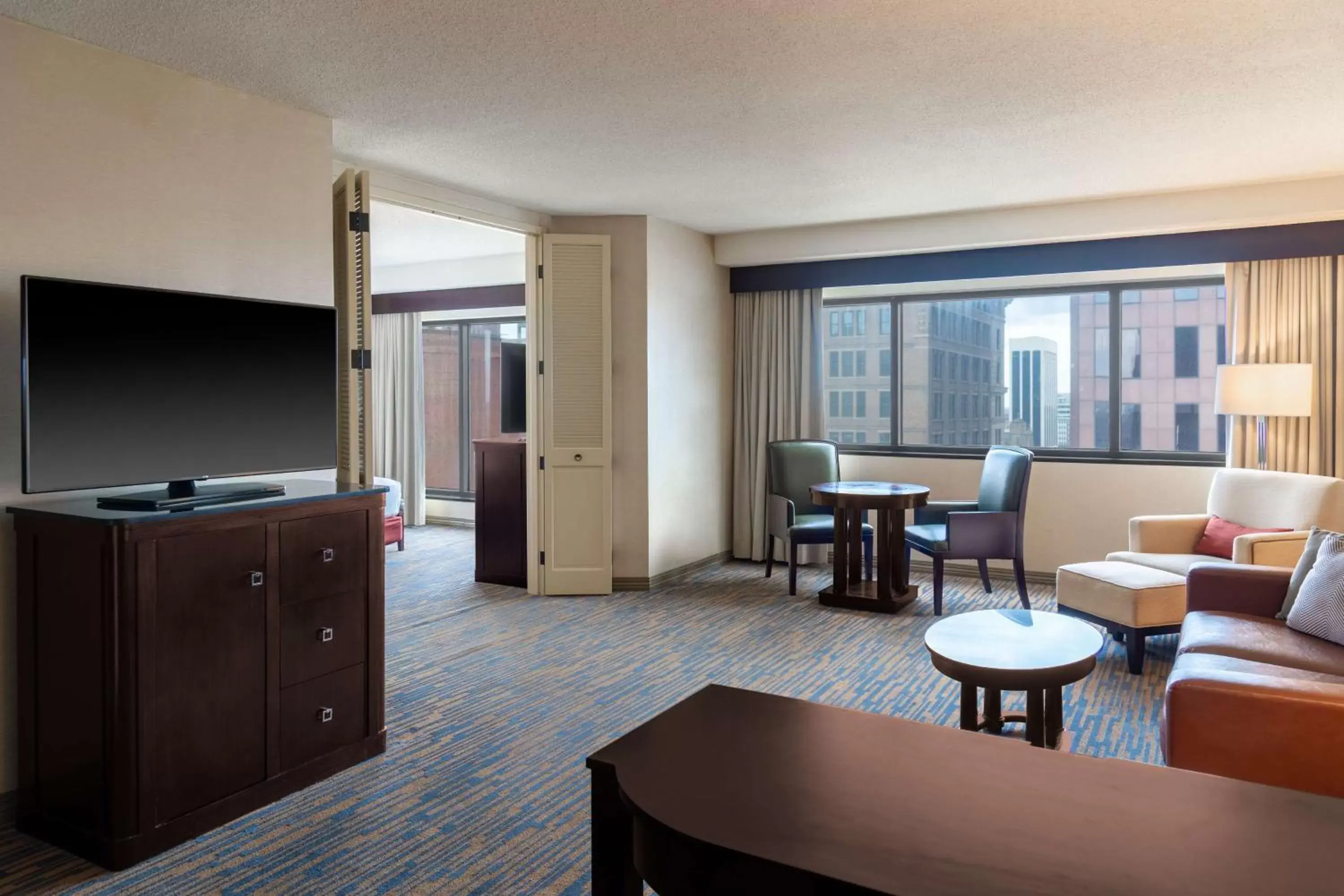 Living room in DoubleTree Suites by Hilton Hotel Columbus Downtown