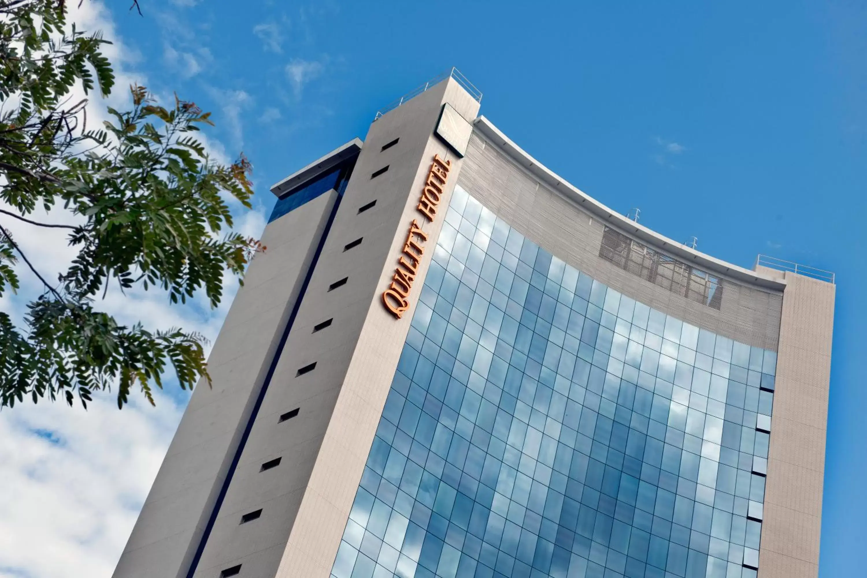 Facade/entrance, Property Building in Quality Hotel Vitória