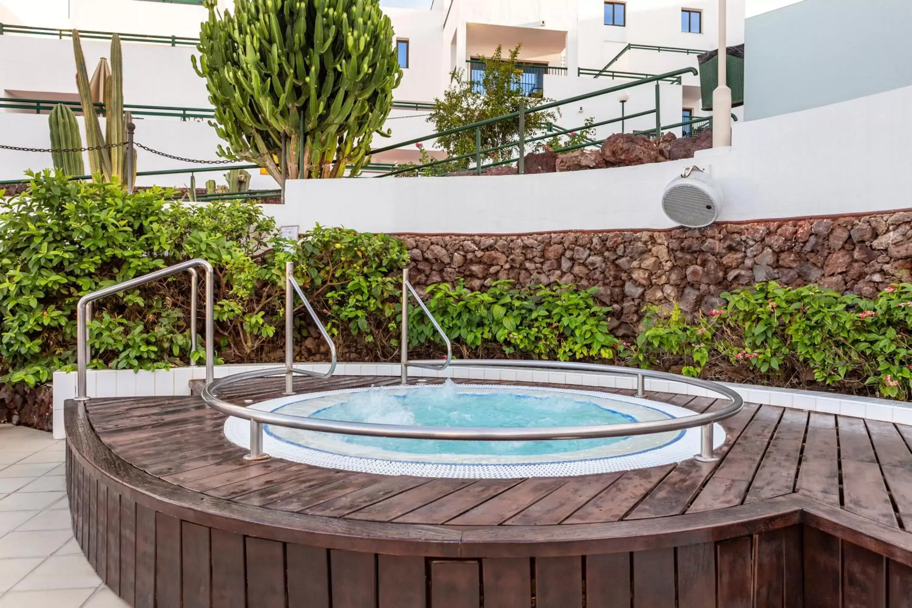 Hot Tub, Swimming Pool in Sunset Bay Club