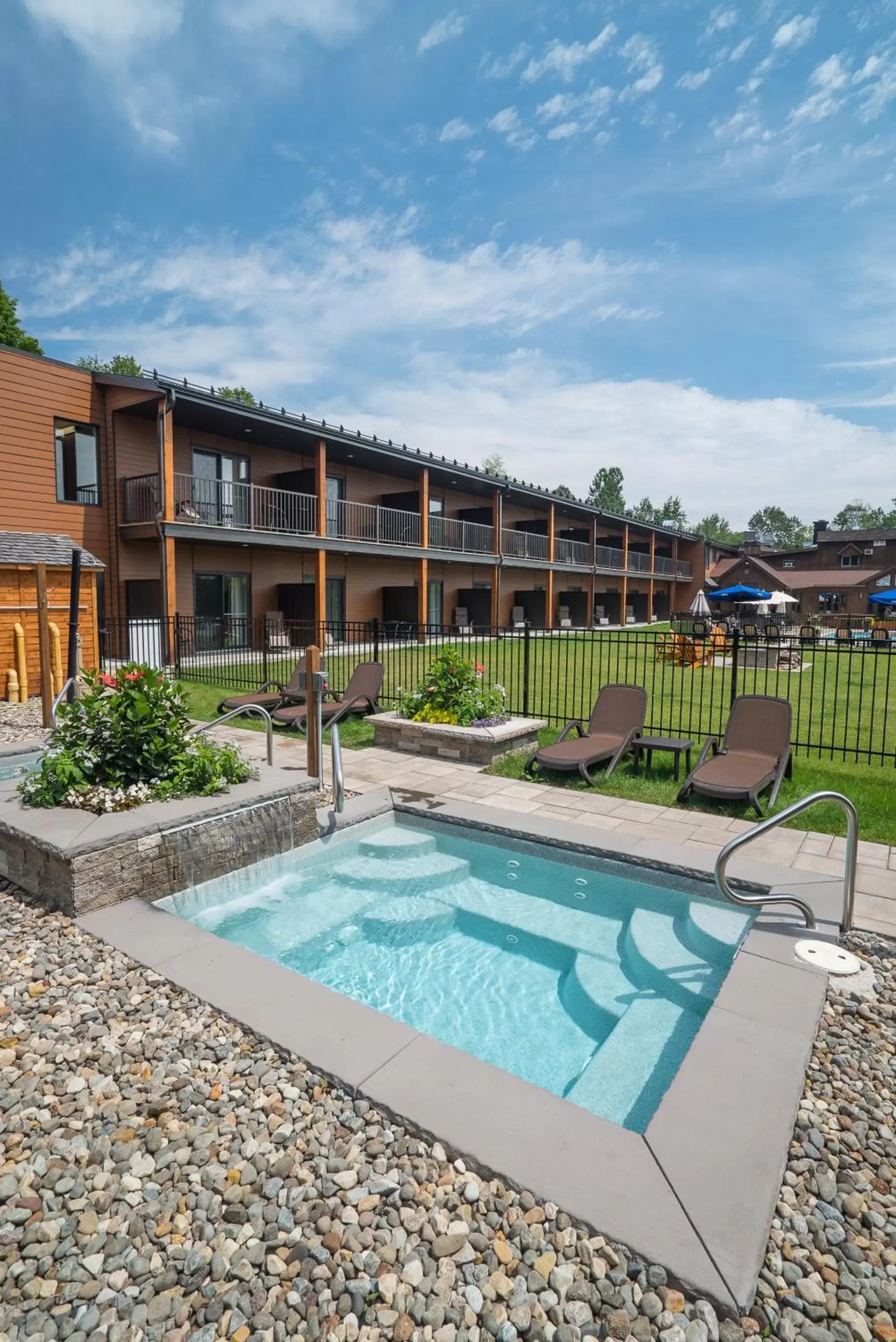 Garden, Swimming Pool in Auberge des Gallant