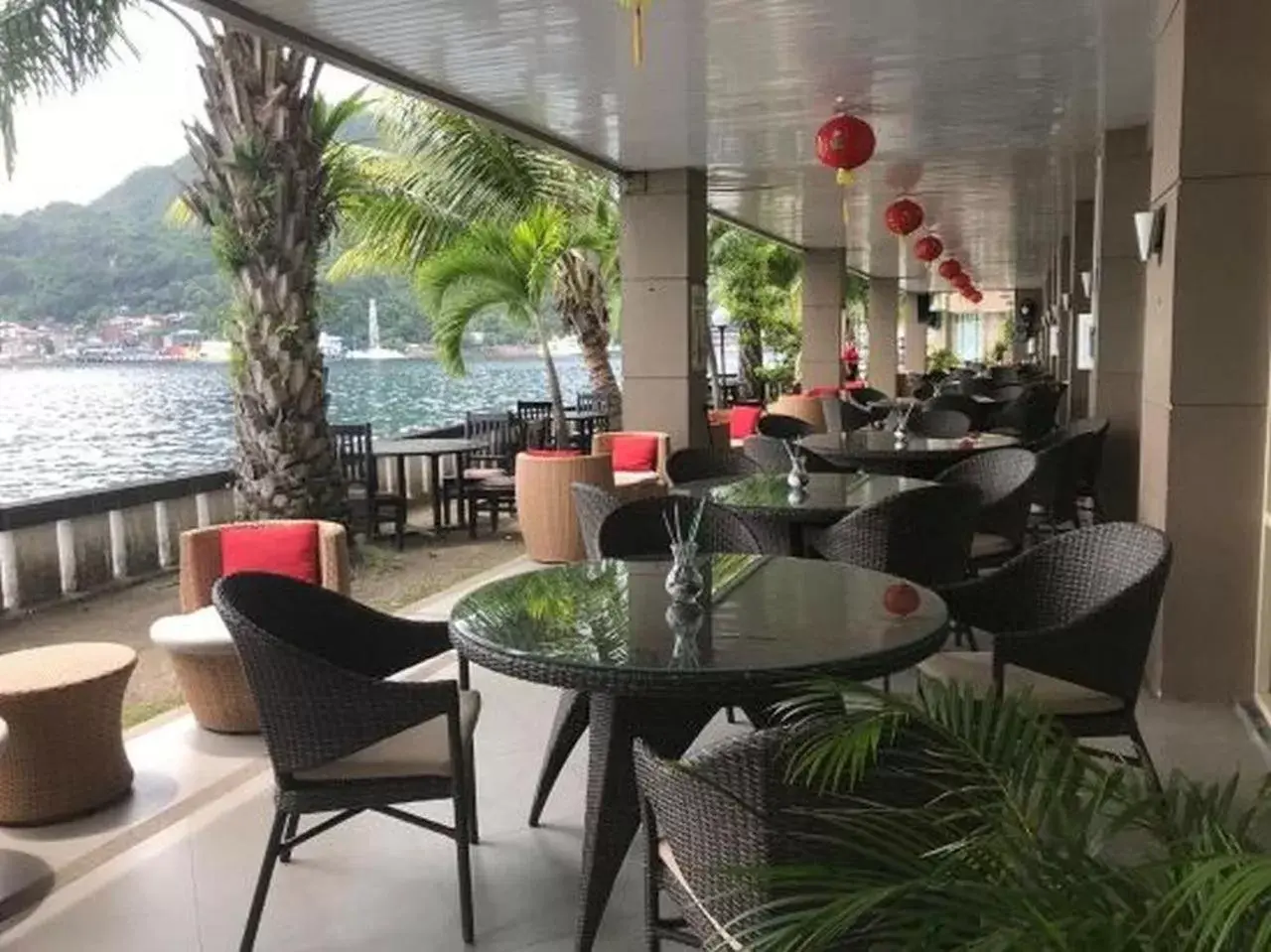 Balcony/Terrace, Lounge/Bar in Swiss-Belhotel Papua