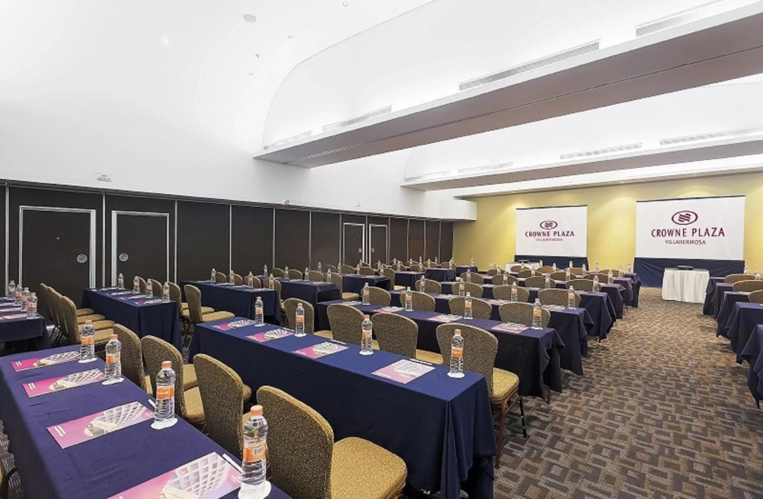 Meeting/conference room in Crowne Plaza Villahermosa, an IHG Hotel
