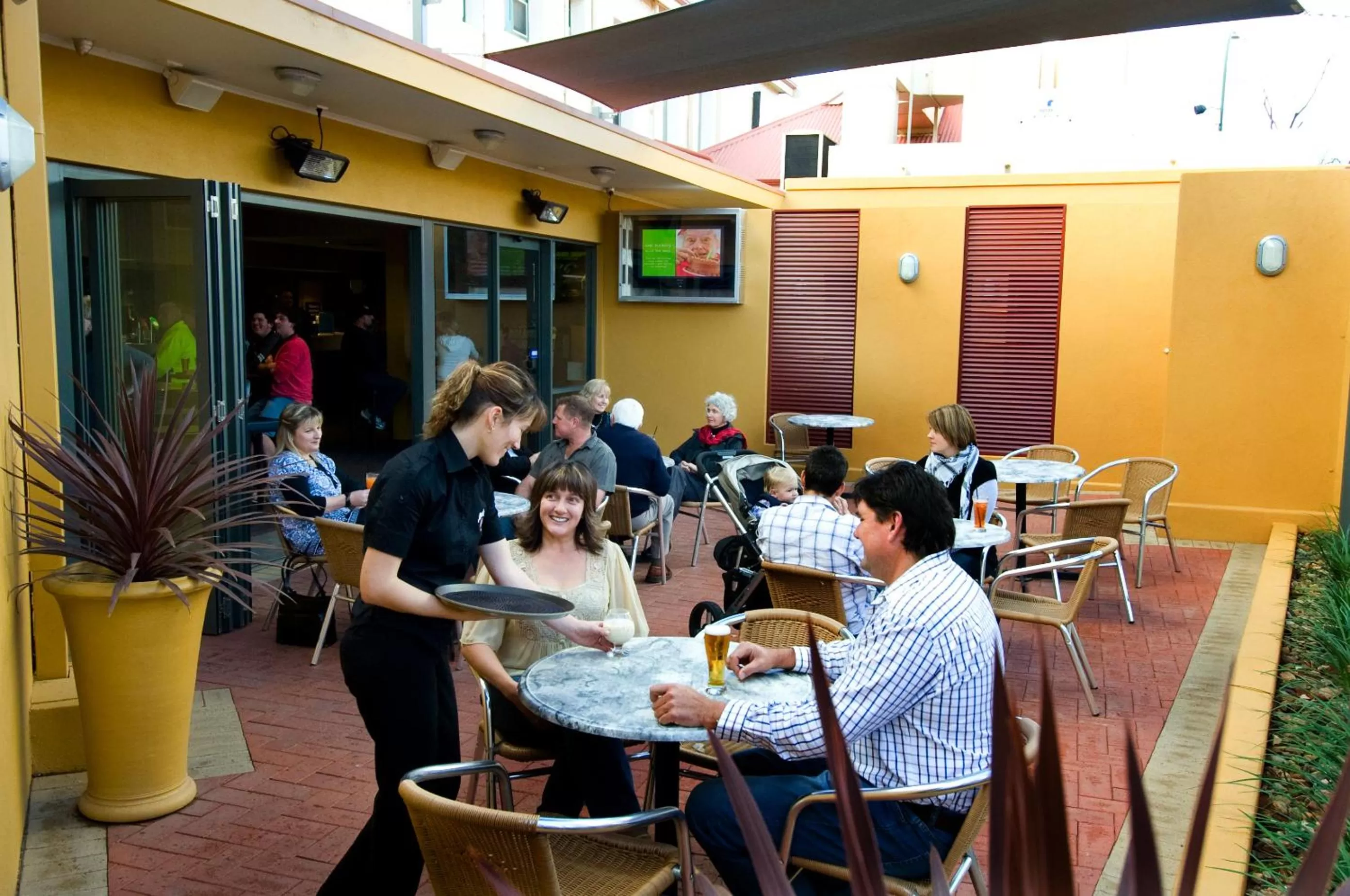 Loxton Community Hotel Motel