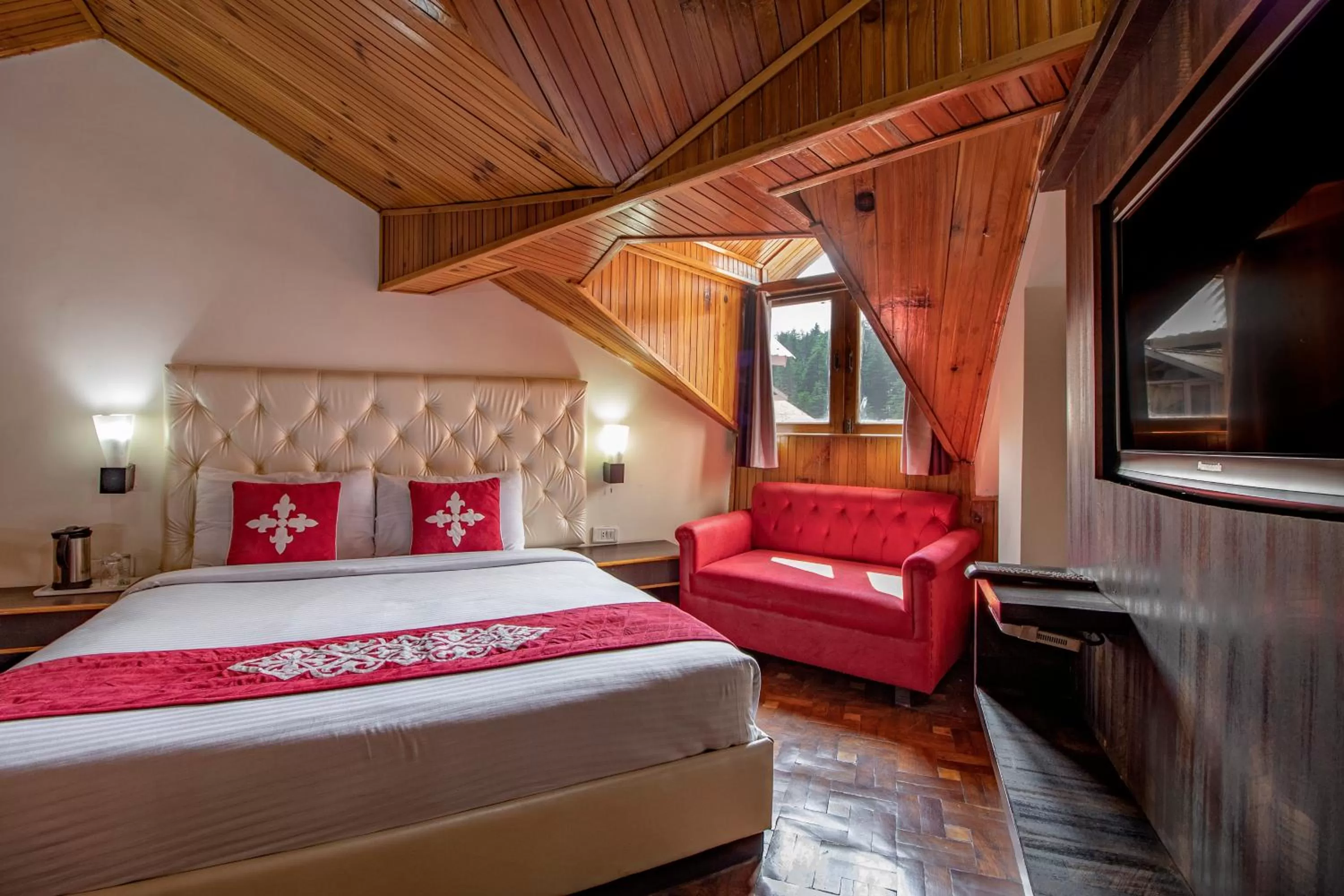 Bed in Snow Valley Resorts & Spa Manali