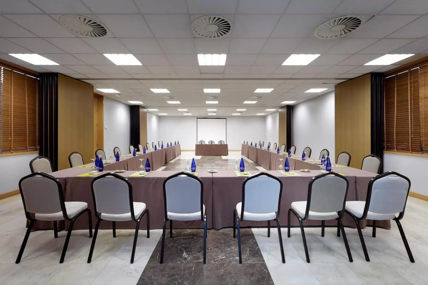 Meeting/conference room in Exe Gran Hotel Almenar