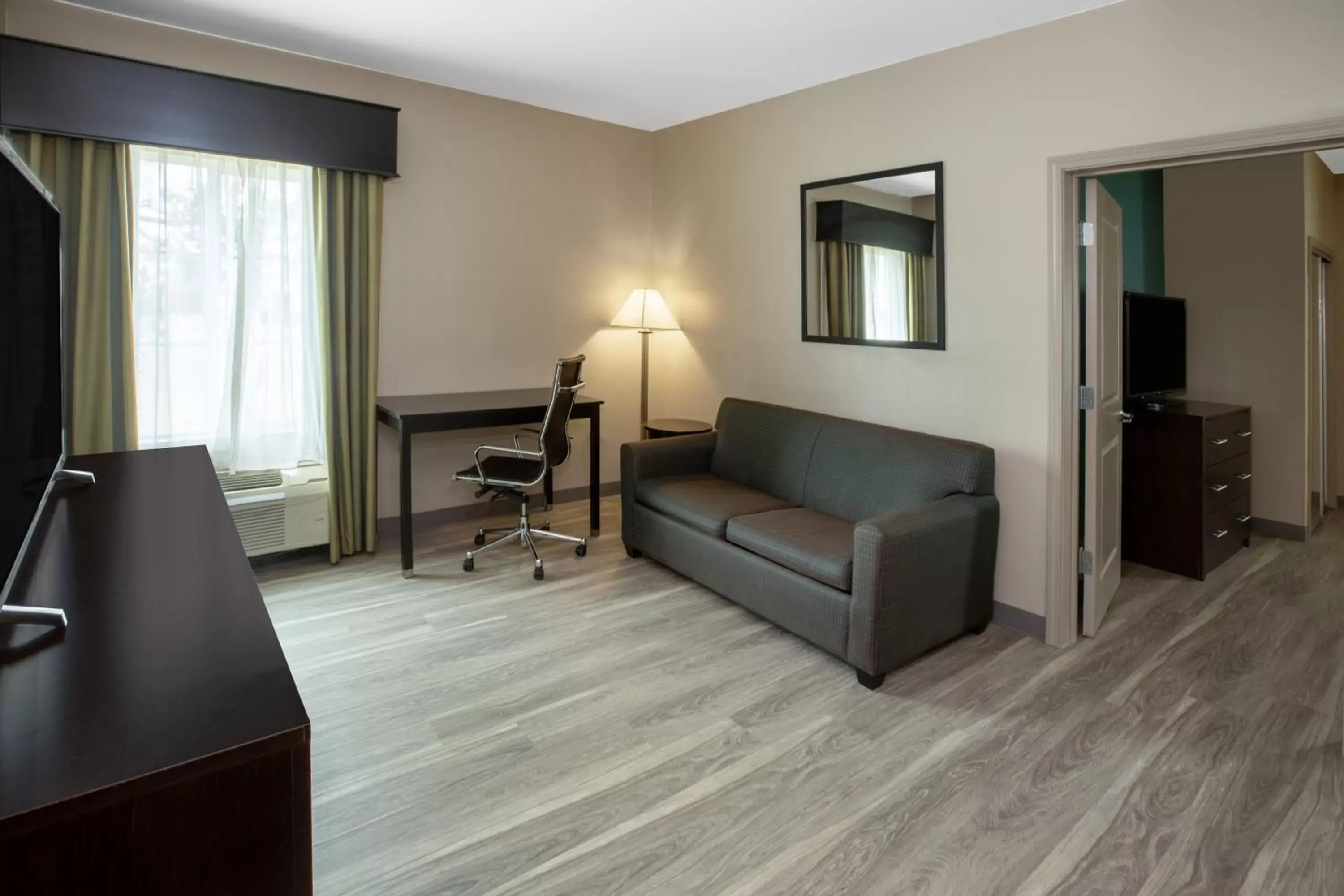Seating Area in La Quinta Inn & Suites by Wyndham Durant