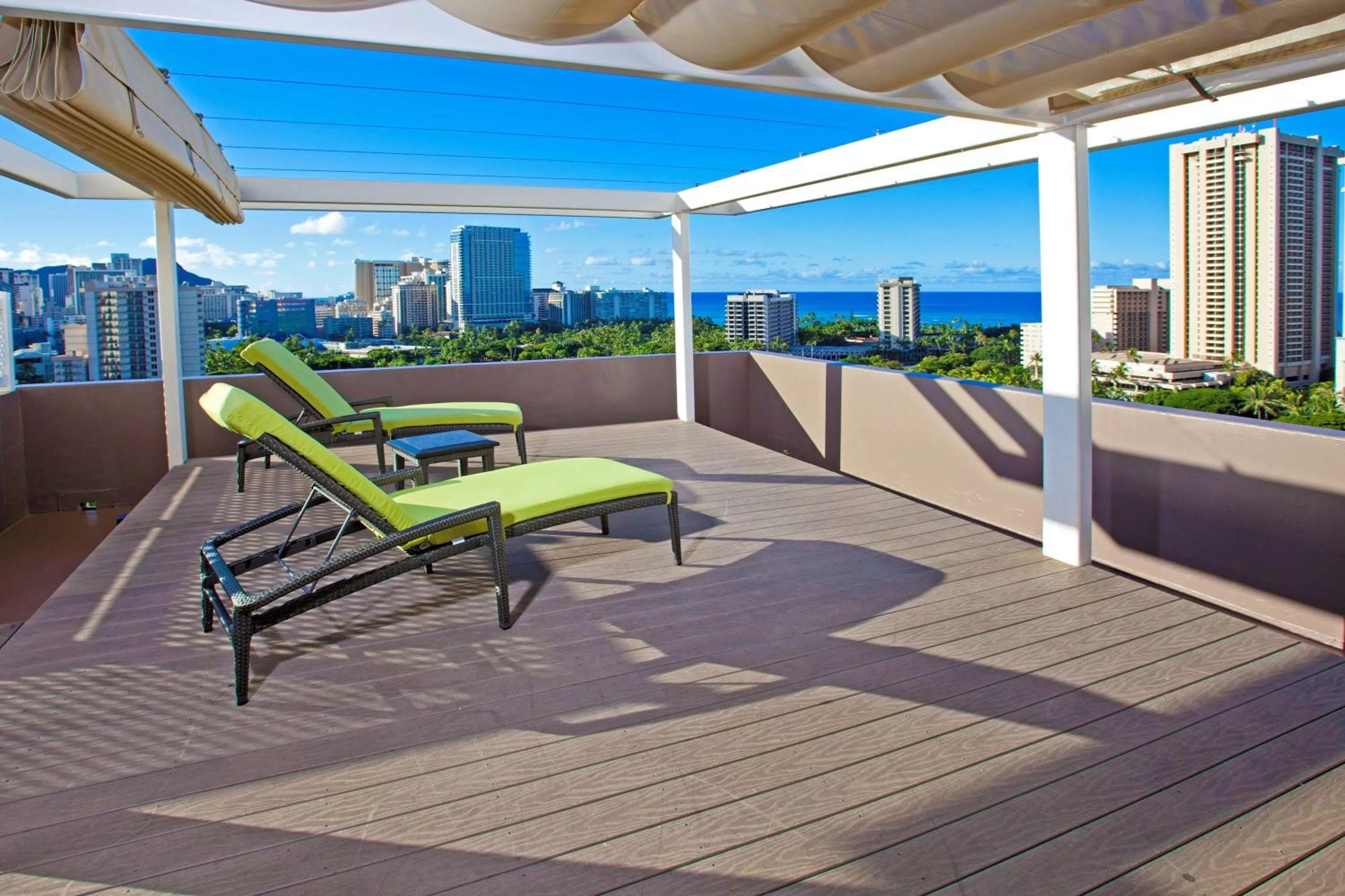 Photo of the whole room in DoubleTree by Hilton Alana - Waikiki Beach