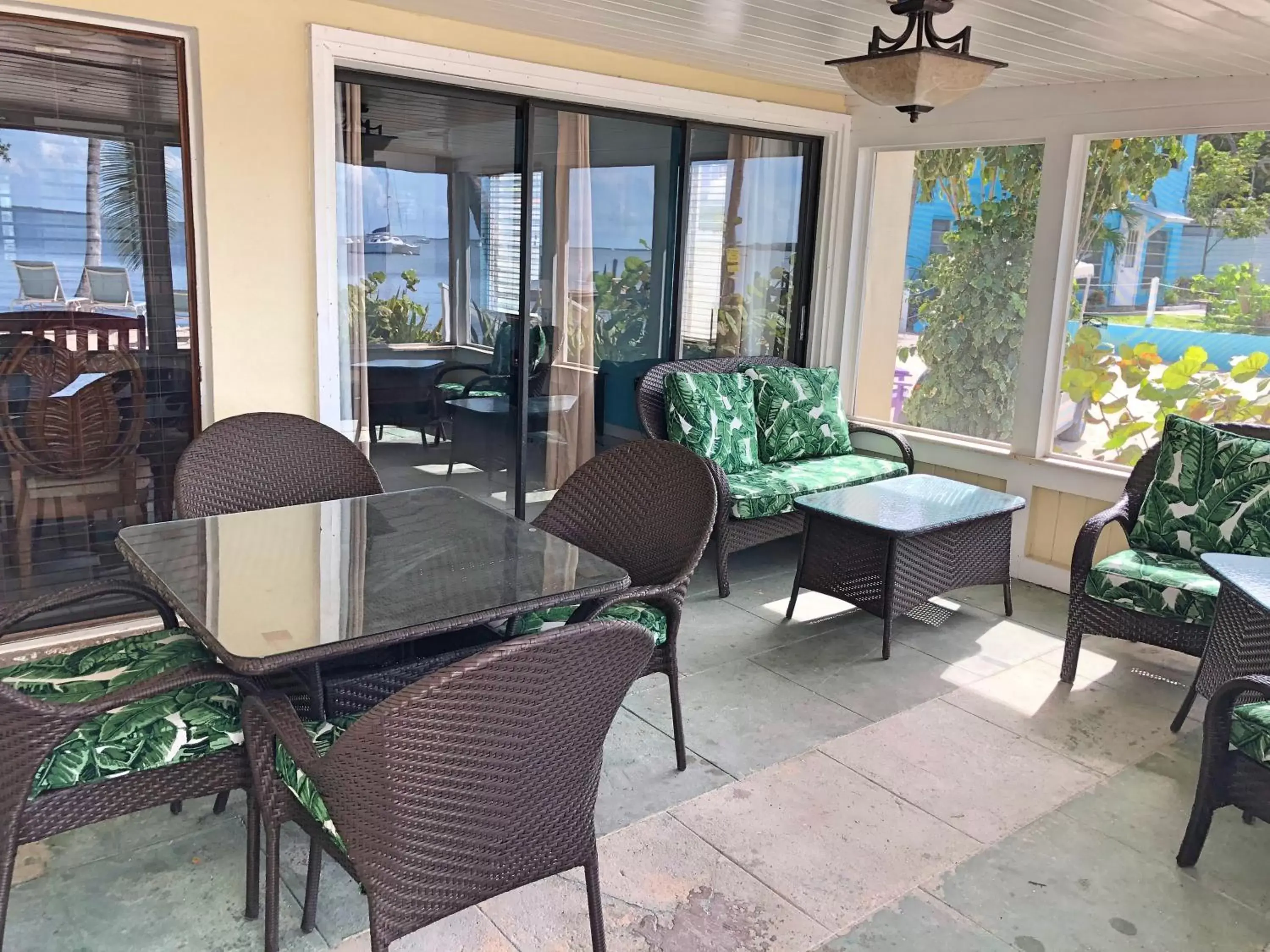 Patio, Lobby/Reception in The Pelican Key Largo Cottages