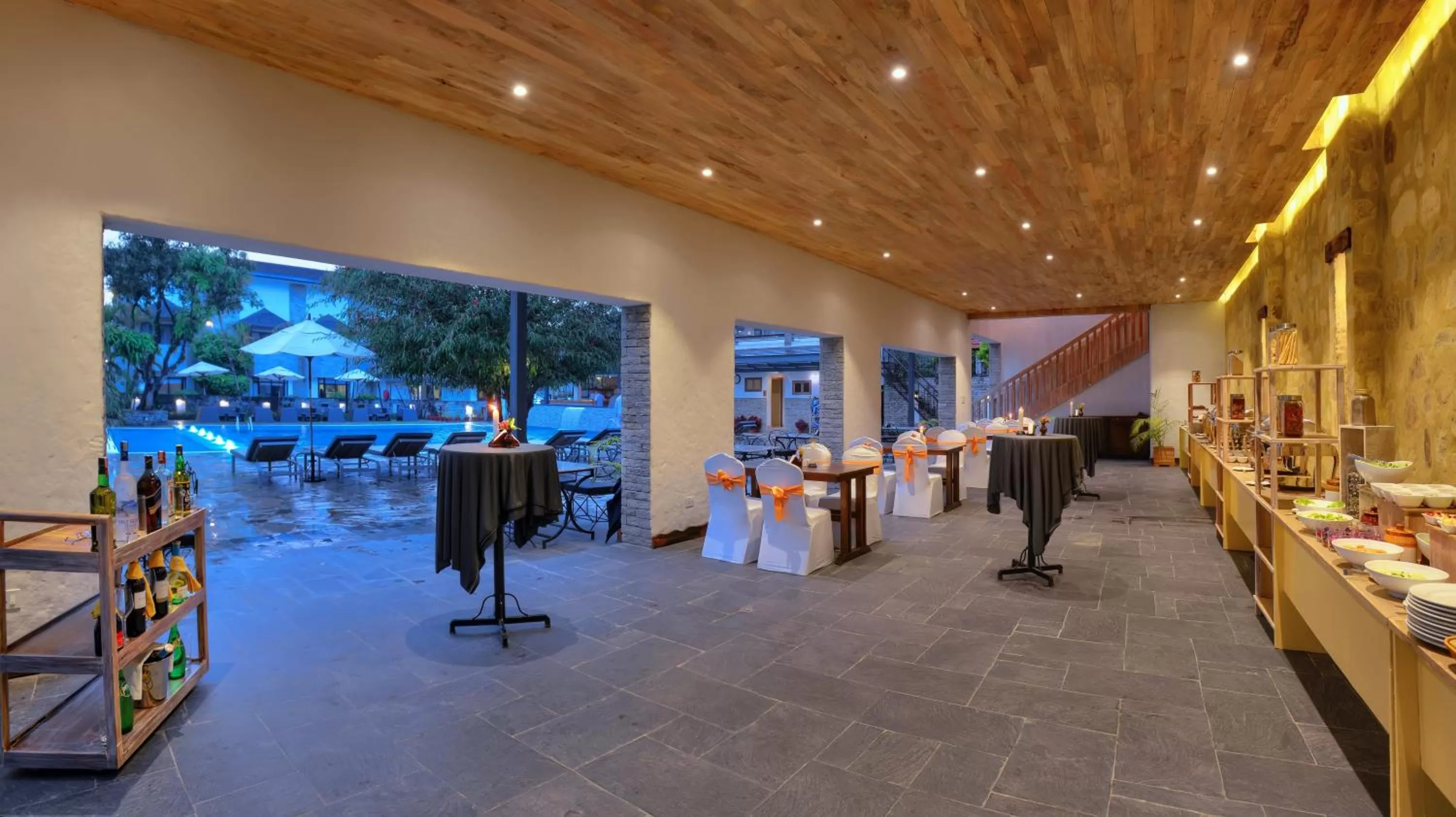Restaurant/places to eat in Hotel Barahi Pokhara