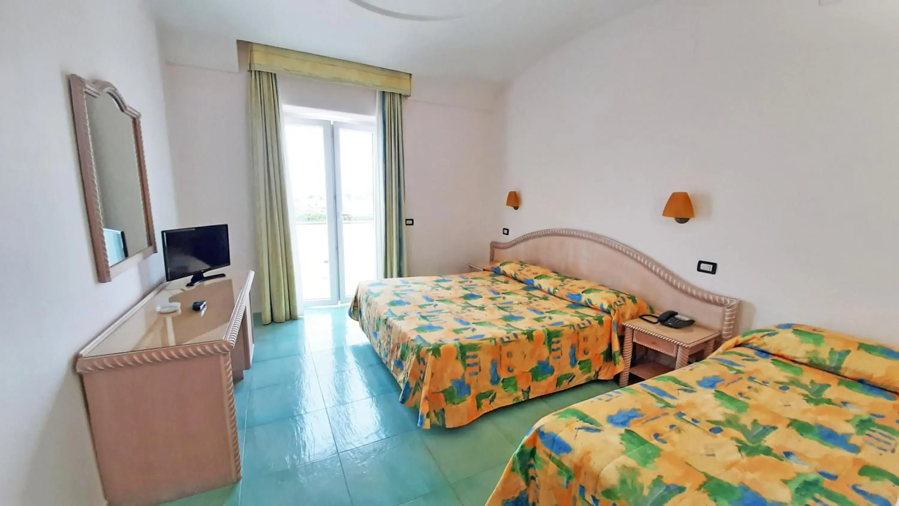 Bedroom, Bed in Hotel Albatros