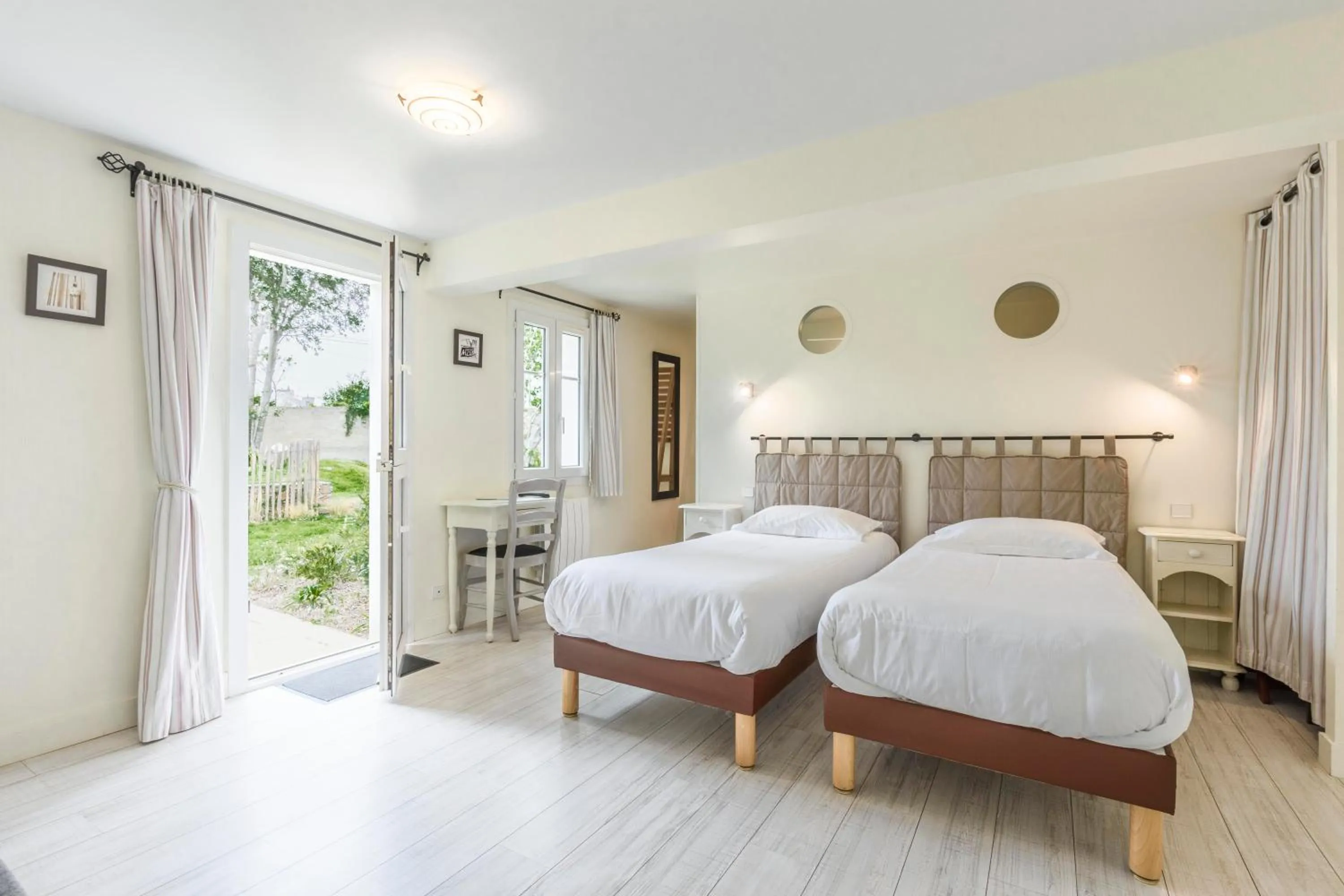 Bedroom, Bed in Hotel Le Clos Fleuri