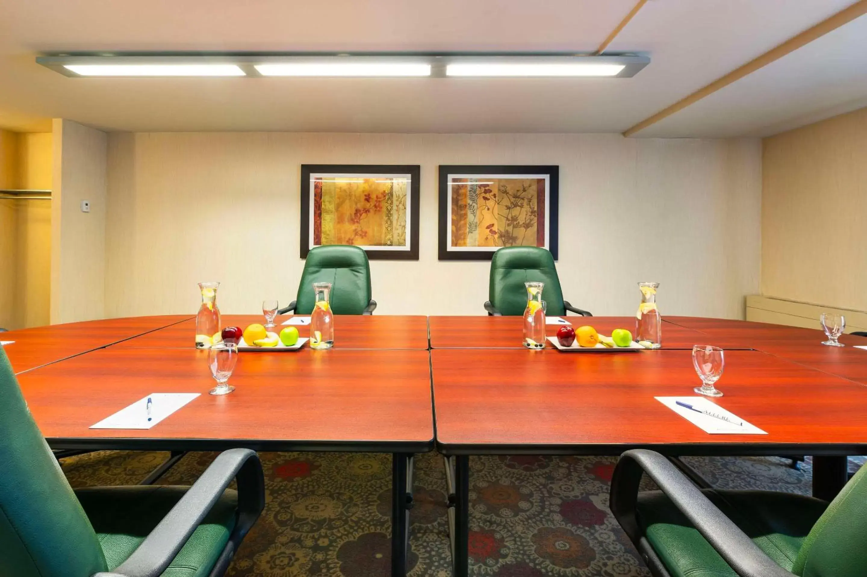 Meeting/conference room in Allure Hotel & Conference Centre, Ascend Hotel Collection