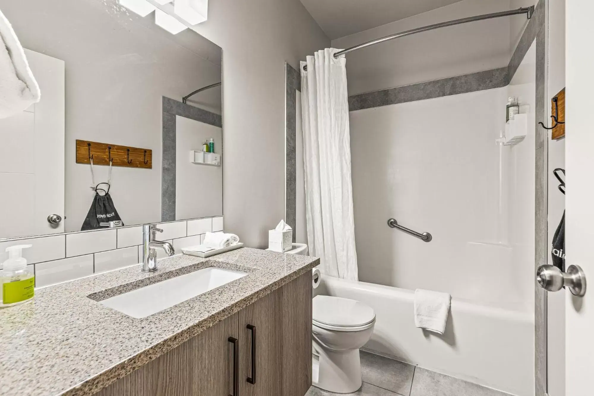 Double Room in Basecamp Lodge Canmore Double Room in Basecamp Lodge Canmore