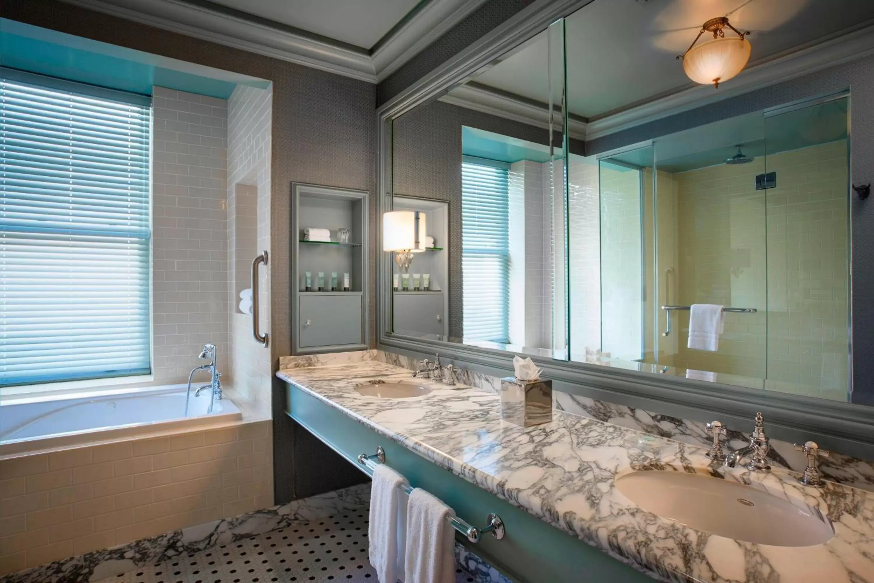Bathroom in Hotel ICON, Autograph Collection