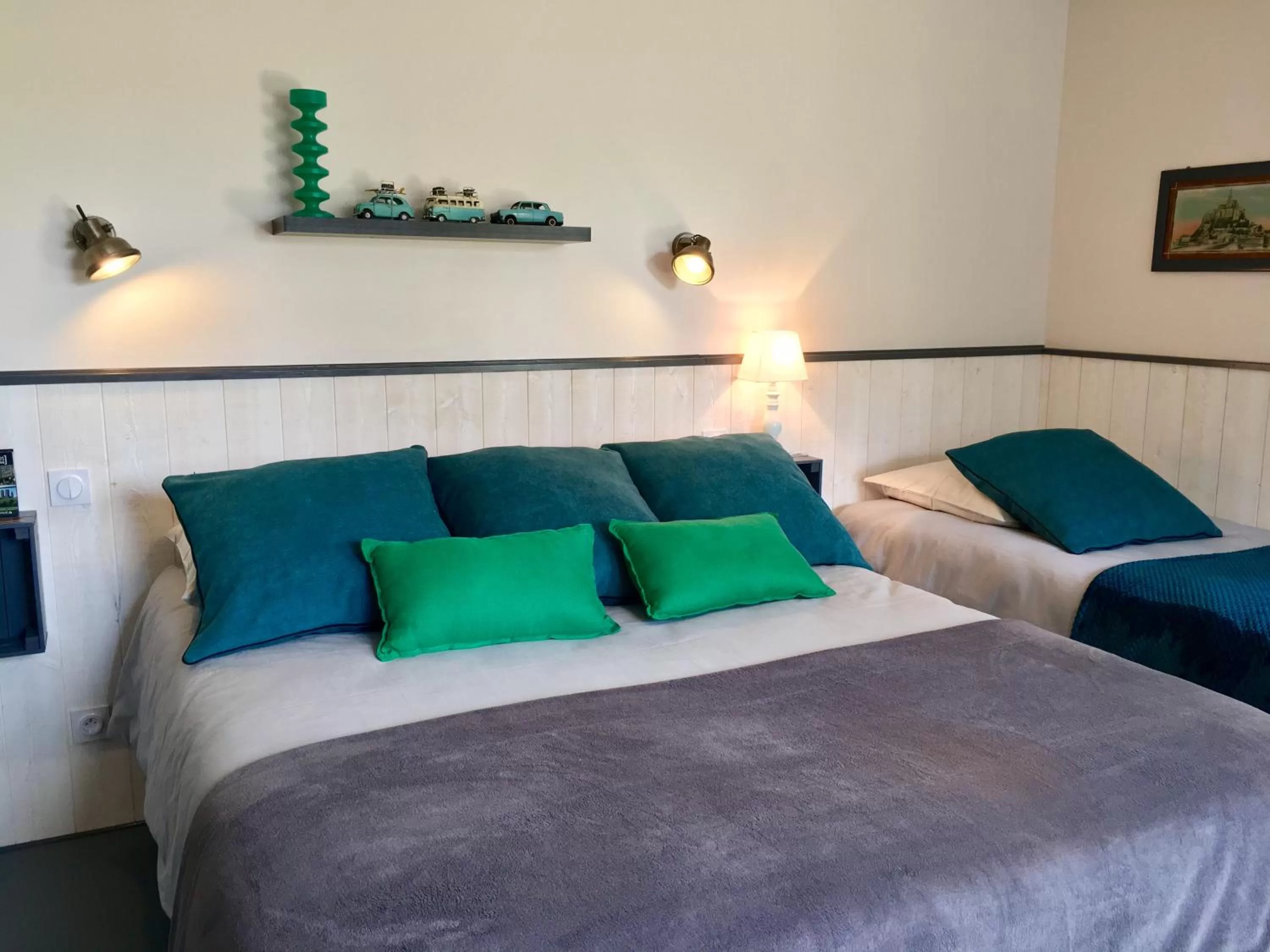 Shower, Bed in Le Grenier du Jardin