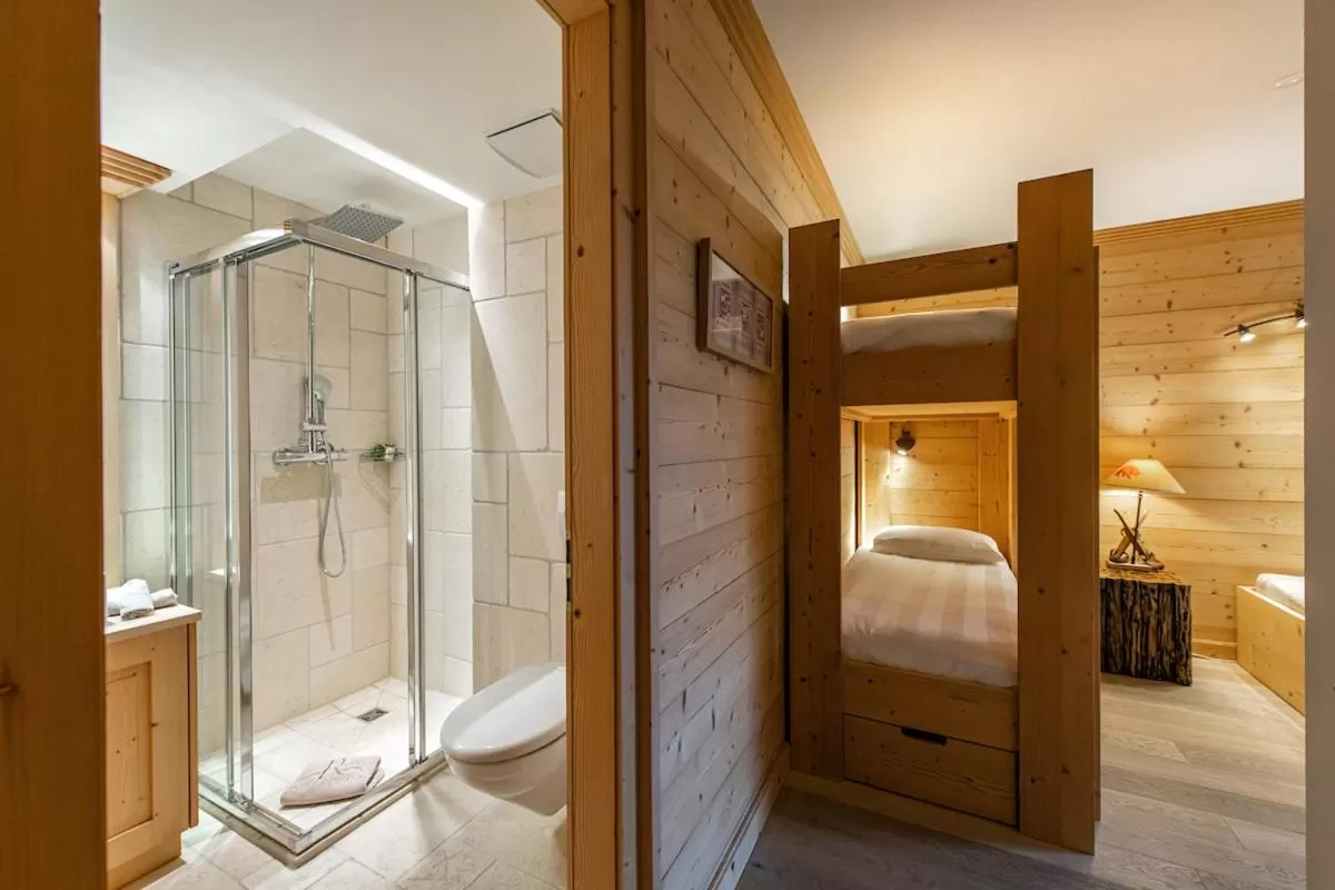 Bathroom, Bed in Chalet RoyAlp Hôtel & Spa