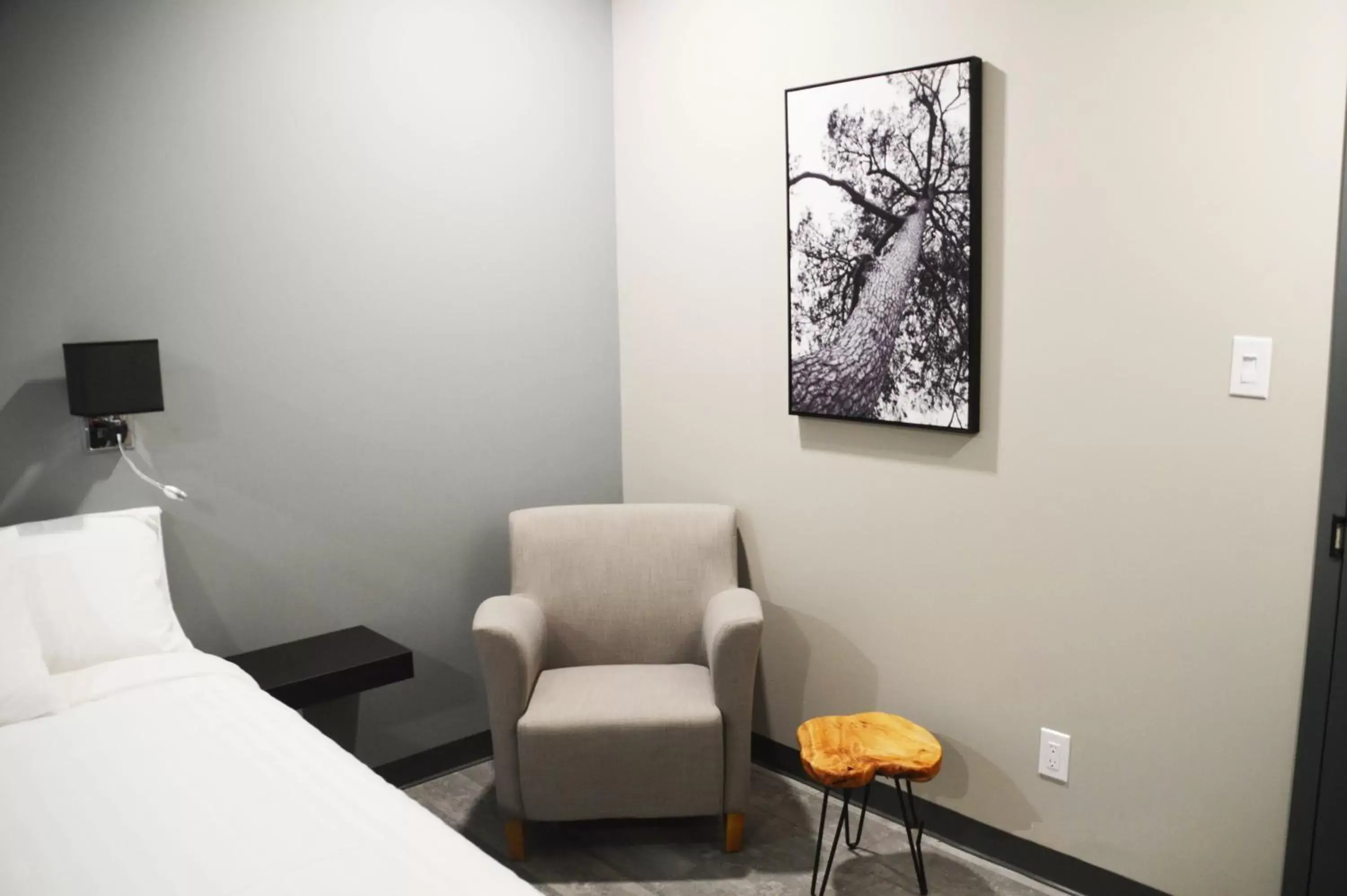 Property building, Seating Area in Motel St-Ambroise