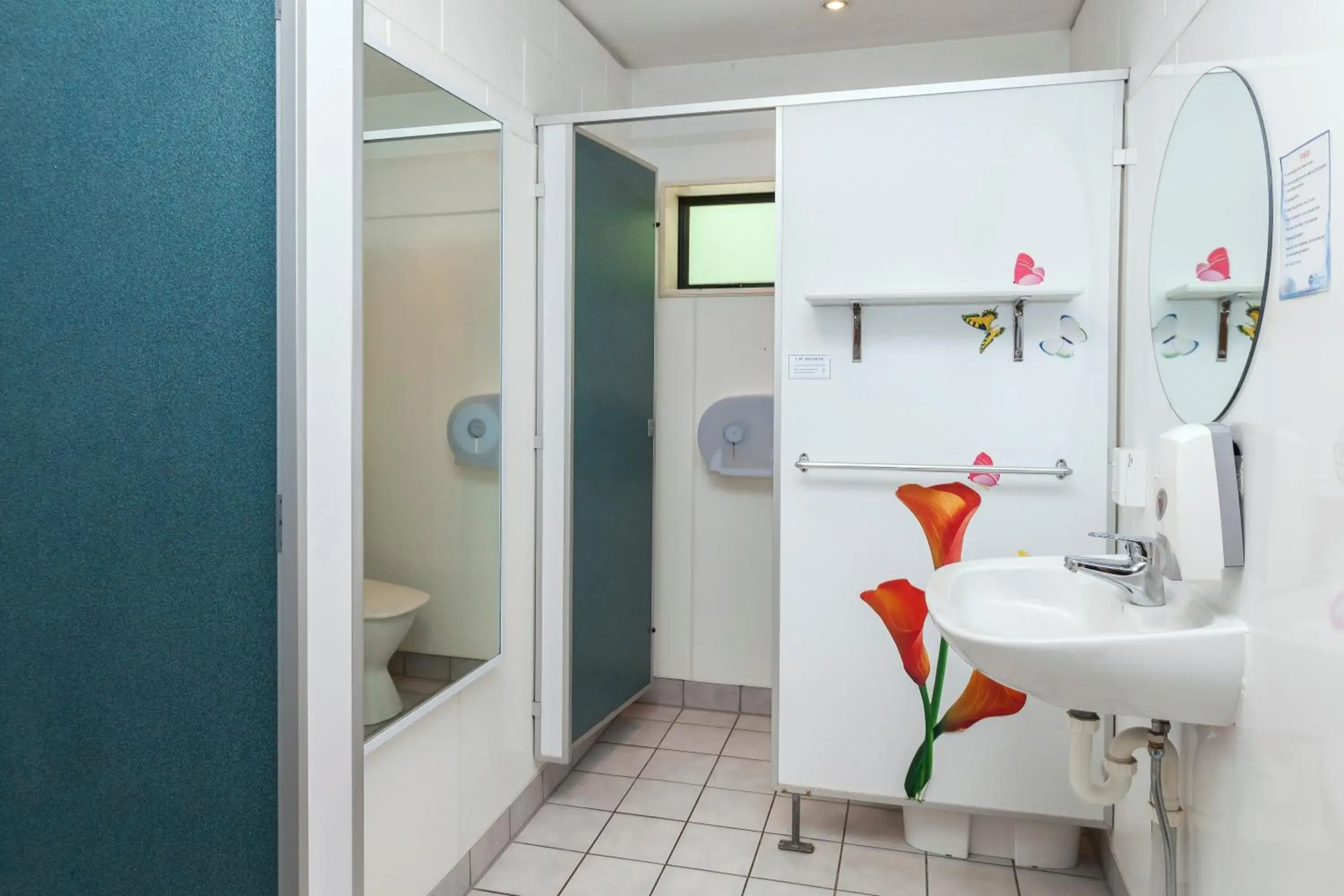 Bathroom in Around The World Backpackers