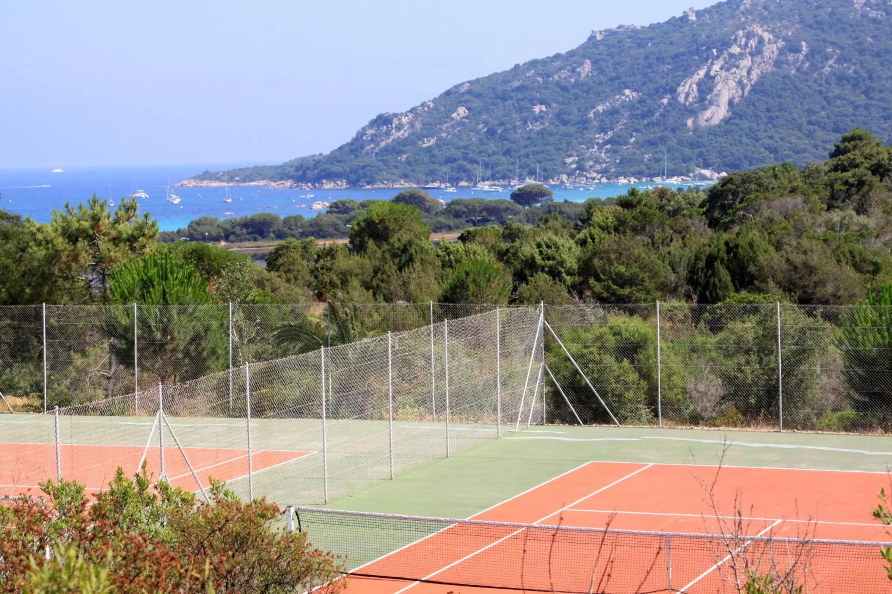 Tennis court, Tennis/Squash in Hôtel Castell'Verde