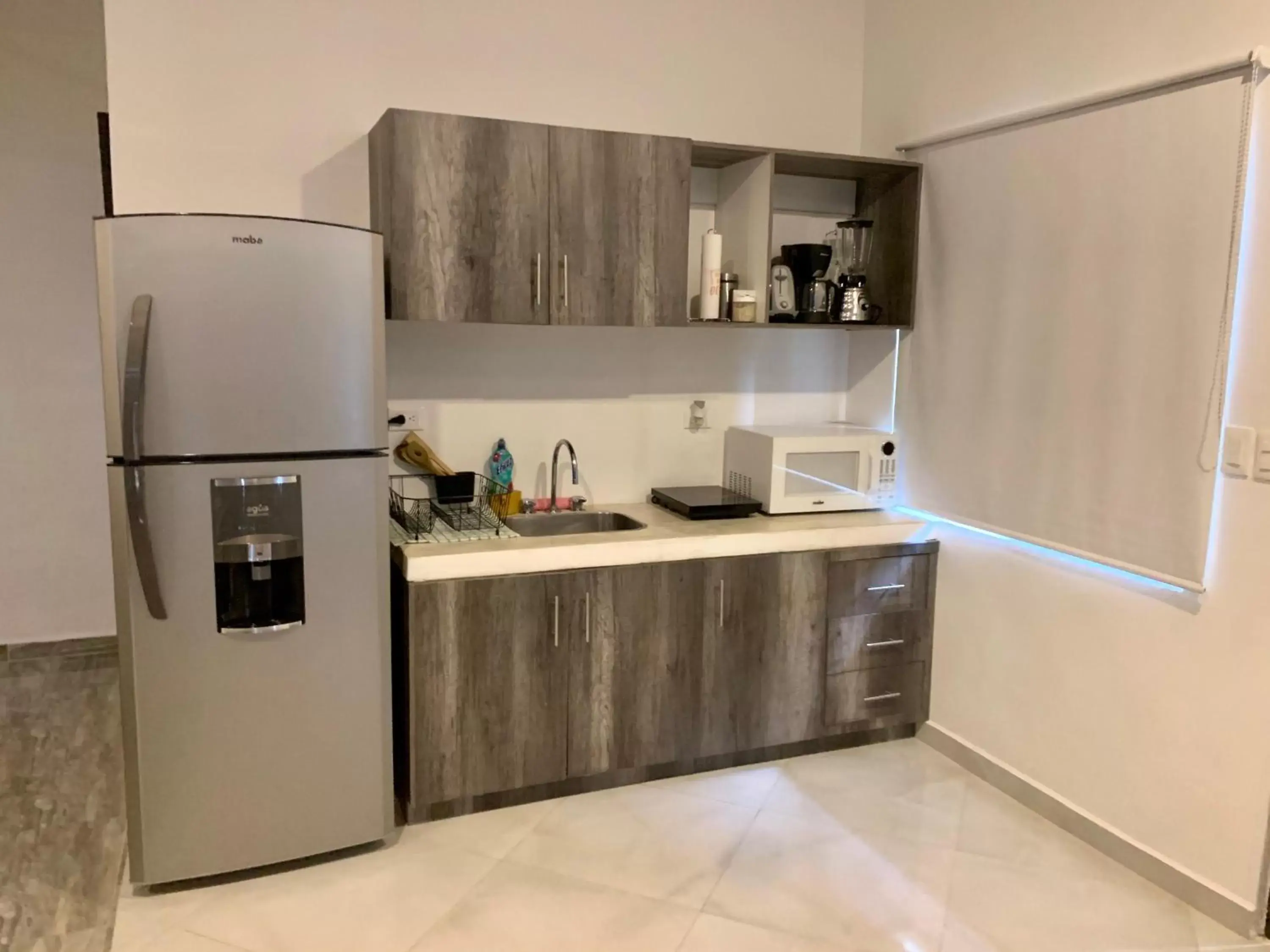 Kitchen or kitchenette, Kitchen/Kitchenette in SILVERSANDS Hotel Boutique - 5Th Ave