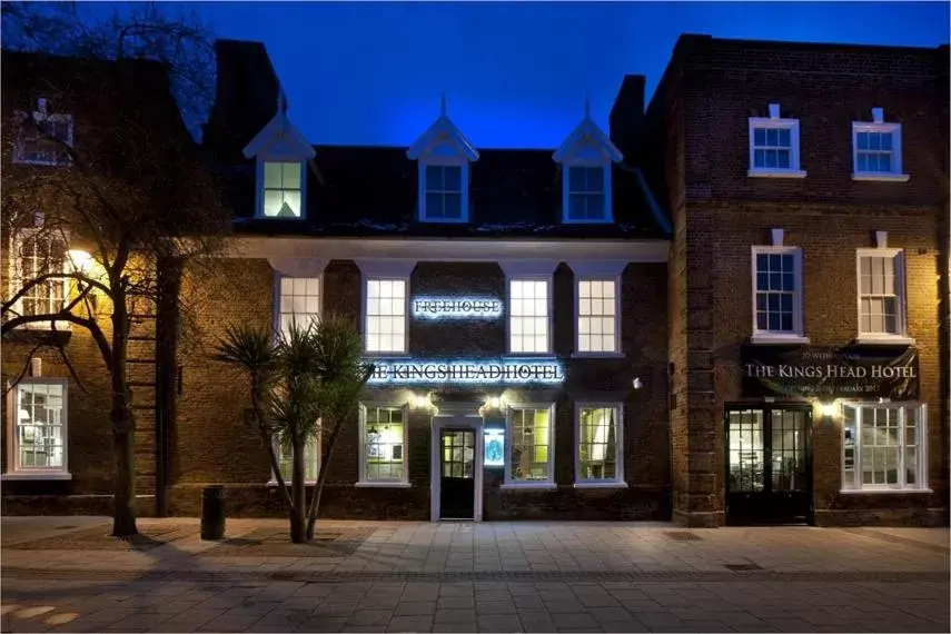 Facade/entrance, Property Building in The King's Head Hotel Wetherspoon