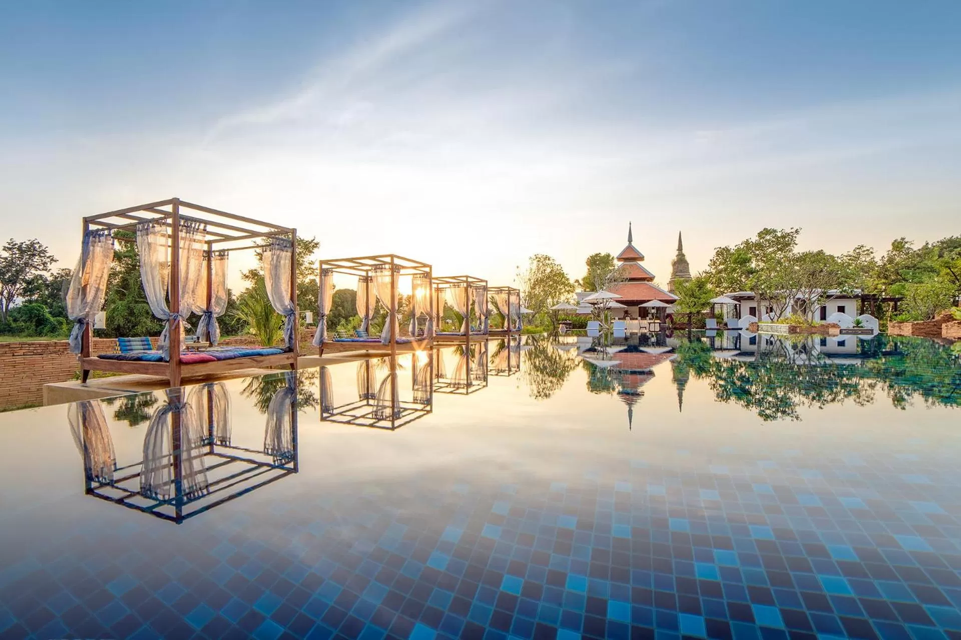 Swimming pool in Sriwilai Sukhothai
