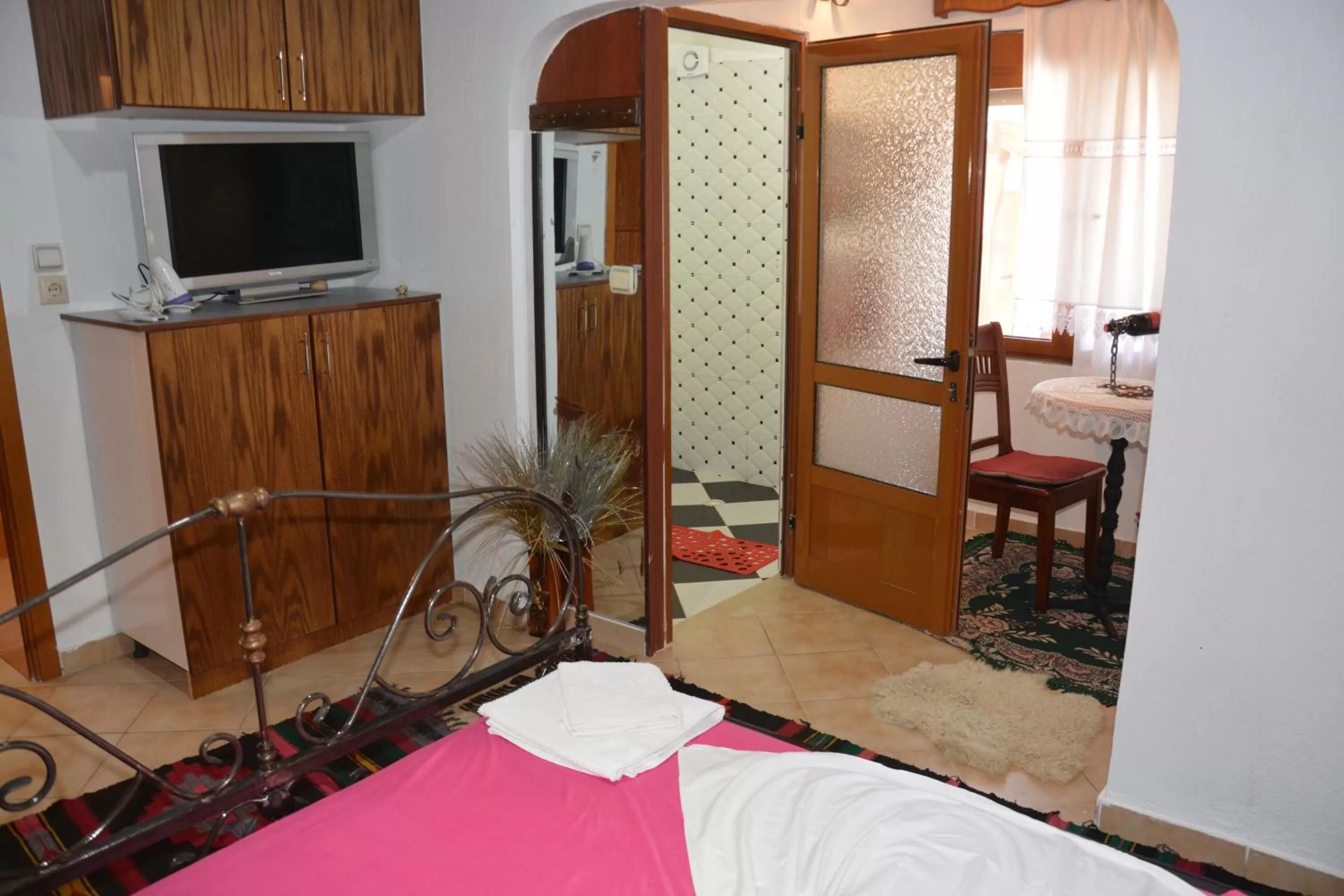 TV/Entertainment Center in Guesthouse Mele