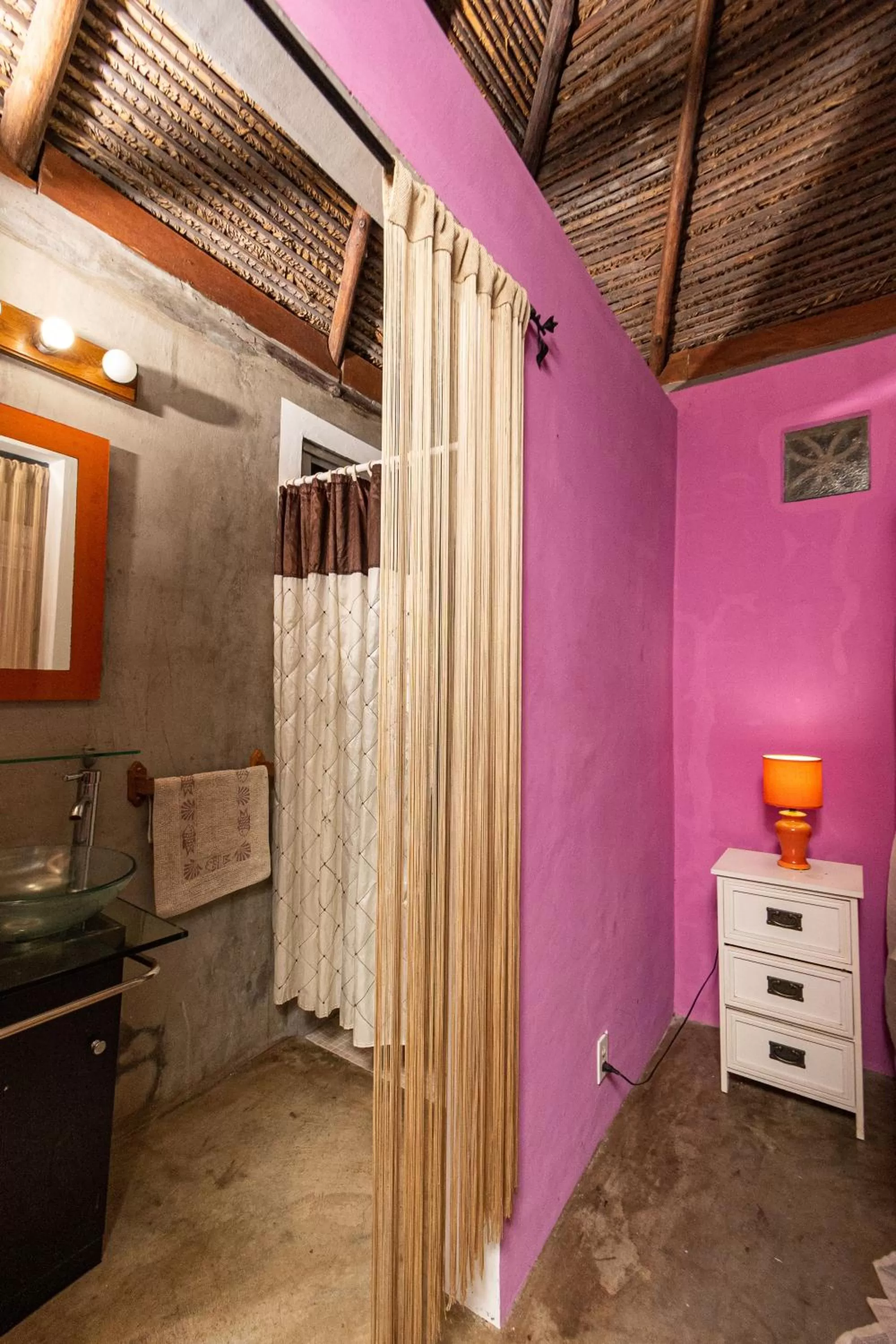 Bathroom in Monkey Lodge Panama