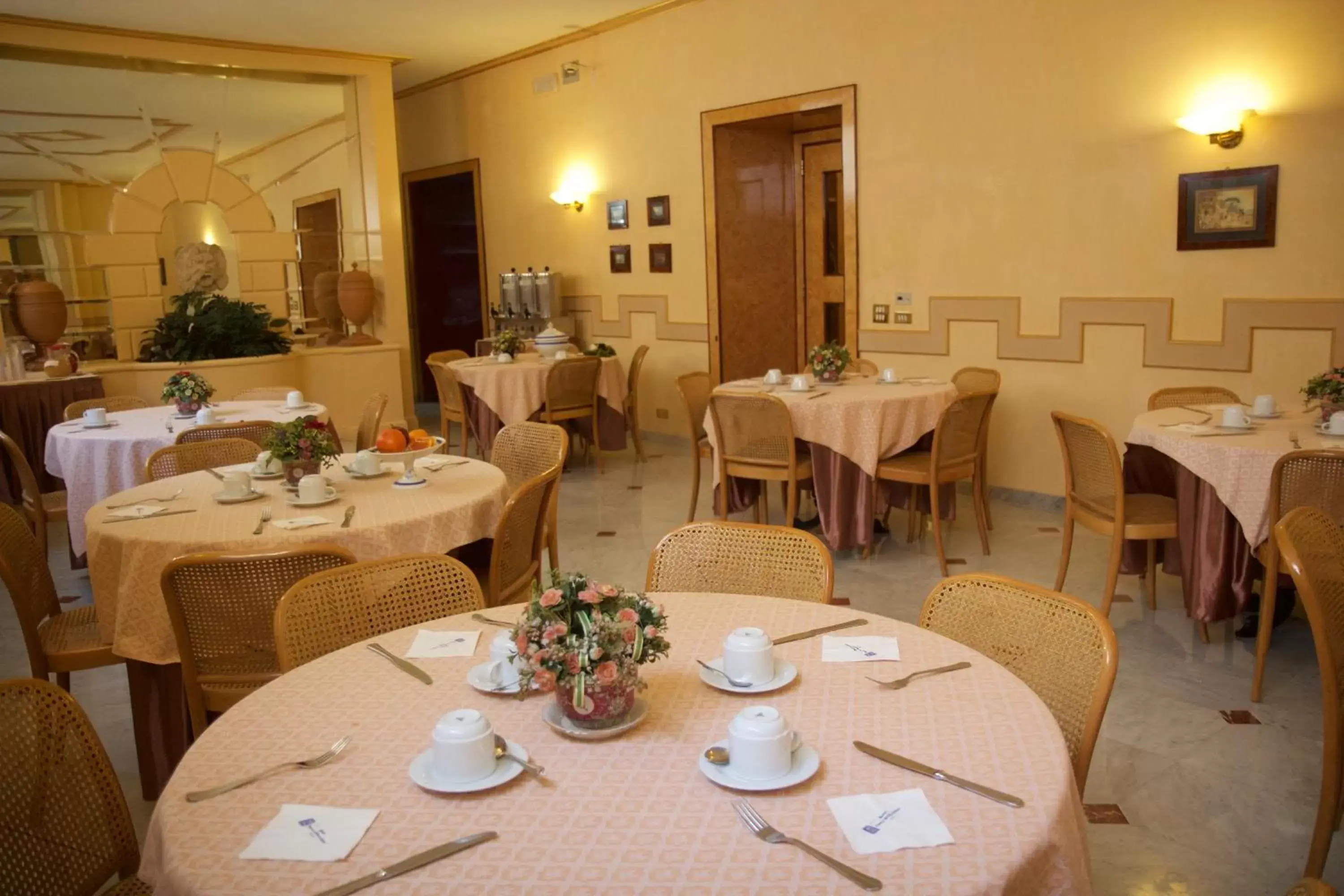 Breakfast, Restaurant/Places to Eat in Hotel Nuovo Rebecchino