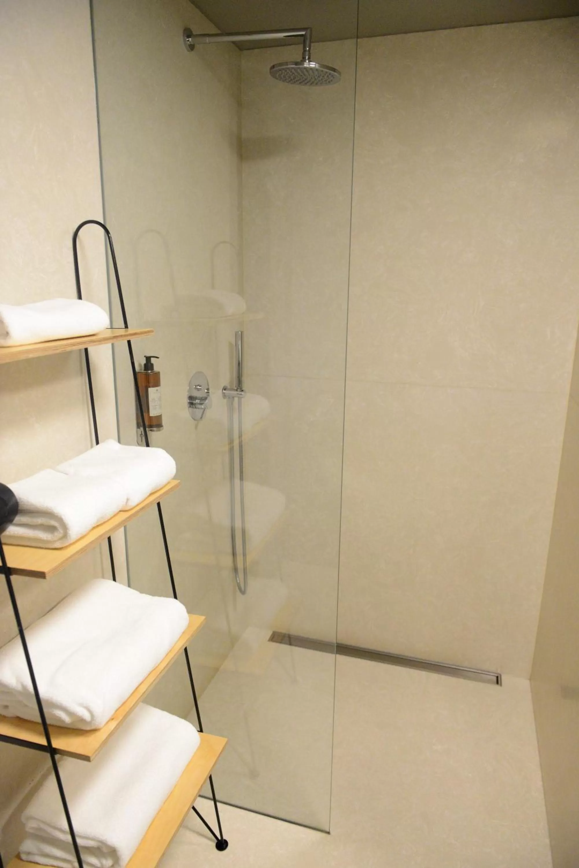 Bathroom in Raw Culture Art & Lofts Bairro Alto