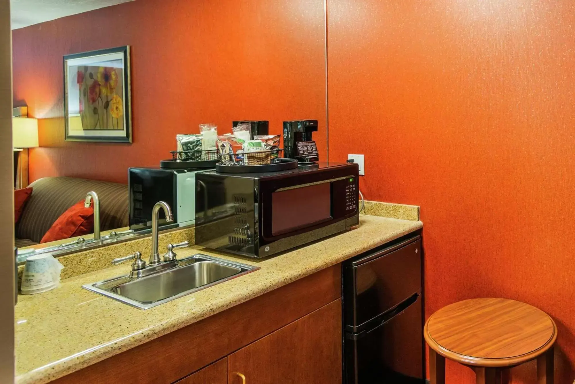 Kitchen or kitchenette, Kitchen/Kitchenette in Hampton Inn St. George