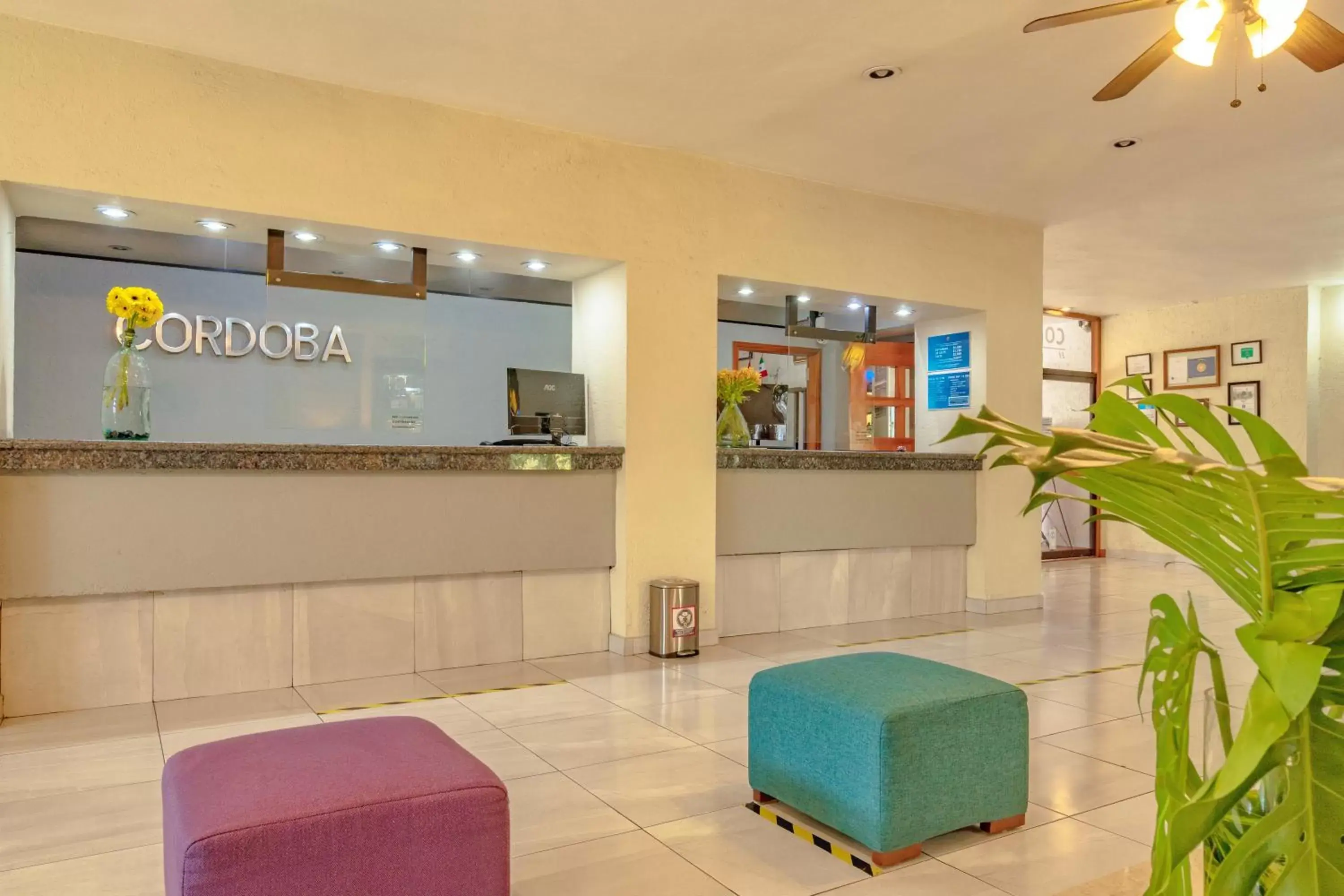 Lobby or reception in Comfort Inn Córdoba
