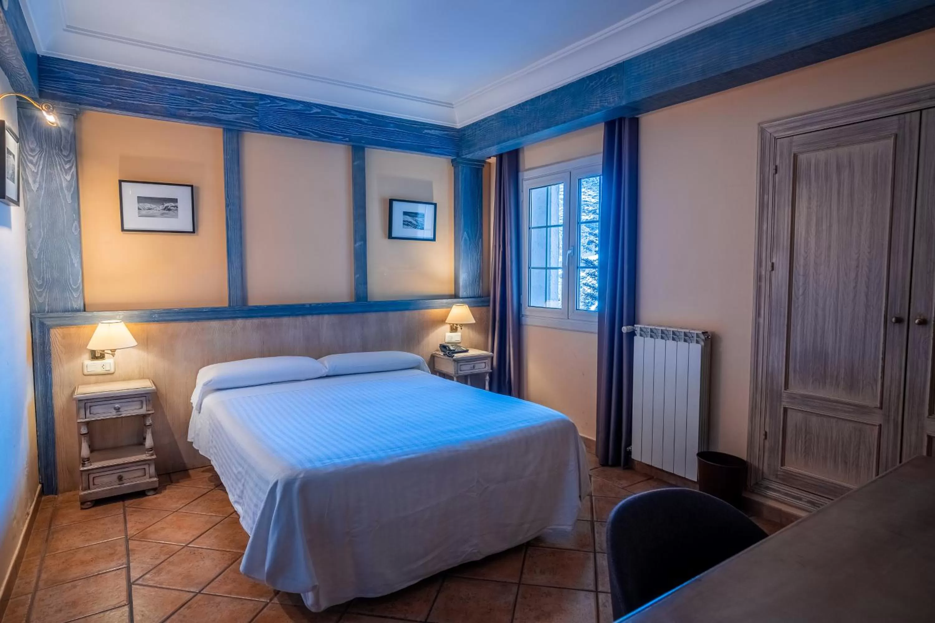 Single Room in Hotel Ziryab