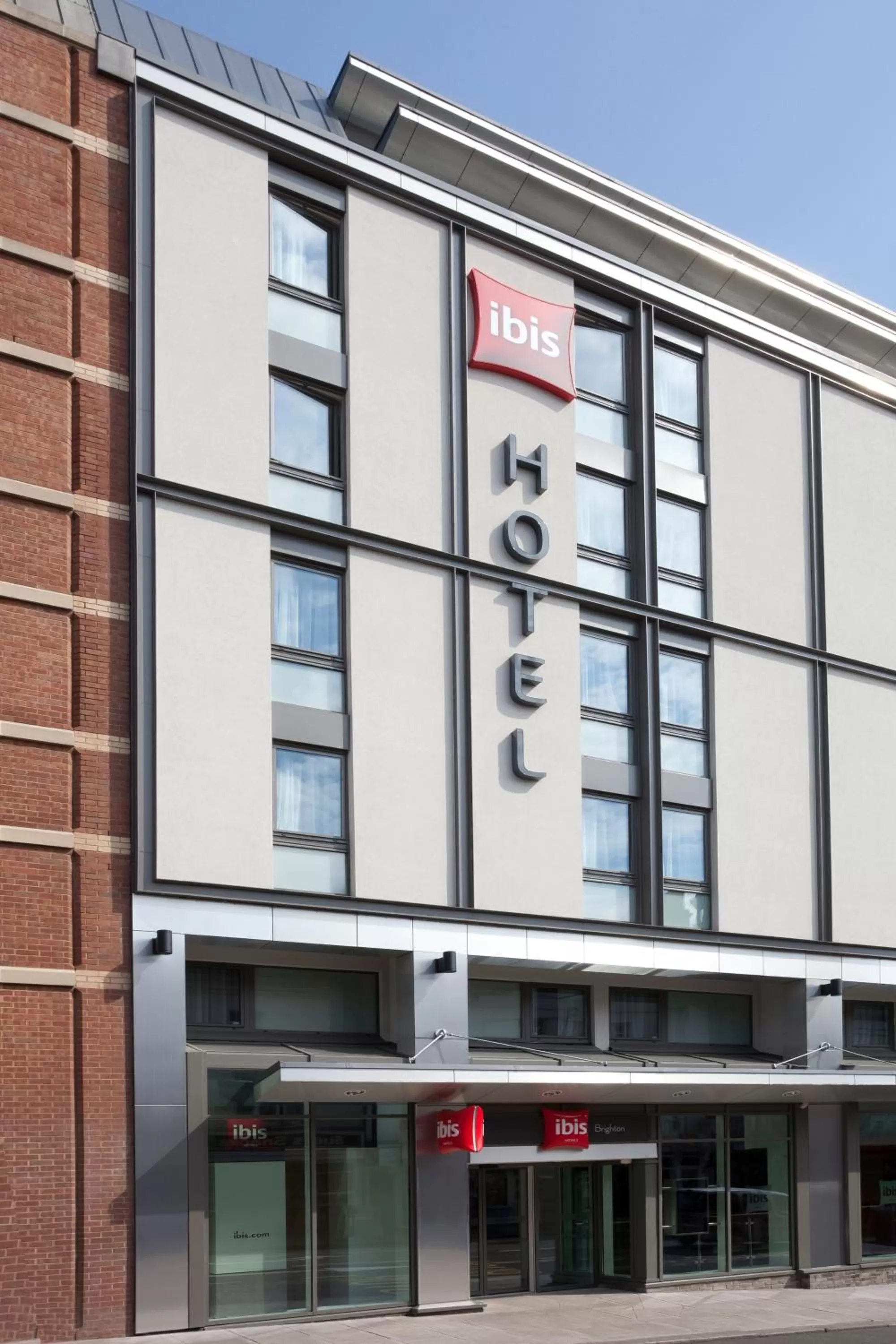 Facade/entrance in ibis Brighton City Centre - Station