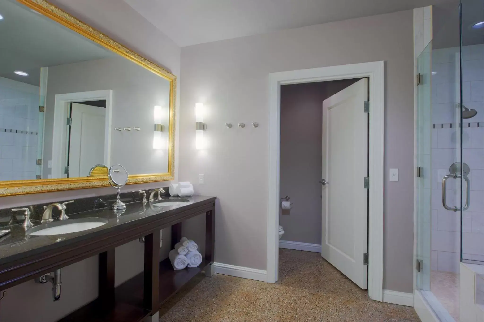 Bathroom in Hotel Indigo Nashville - The Countrypolitan