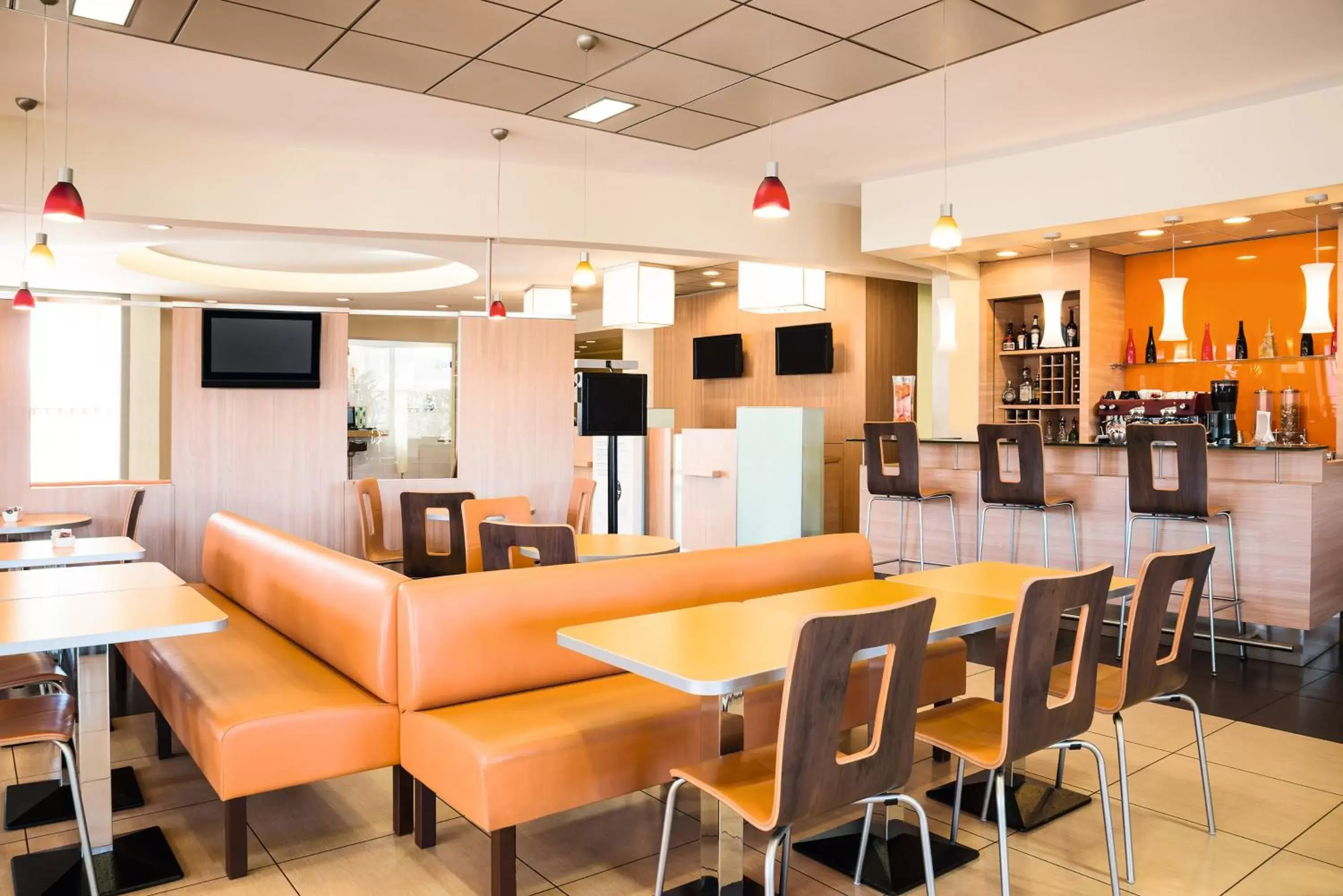 Restaurant/places to eat, Lounge/Bar in Ibis Como