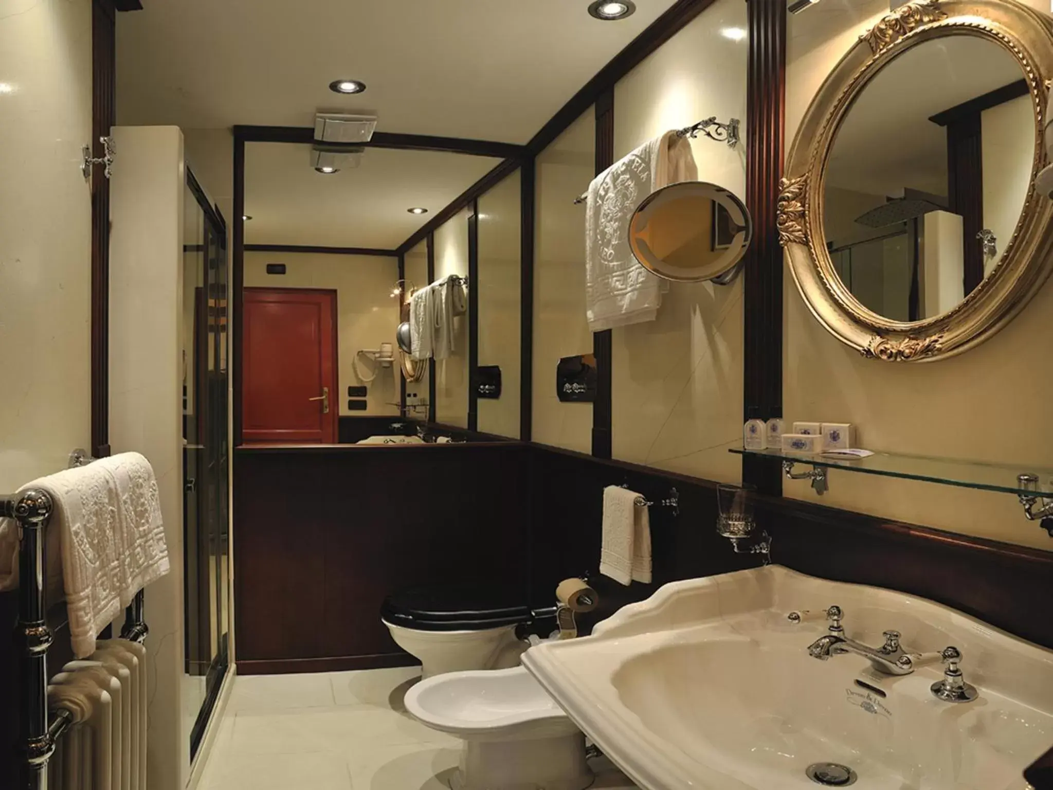 Bathroom in Hotel Bonconte