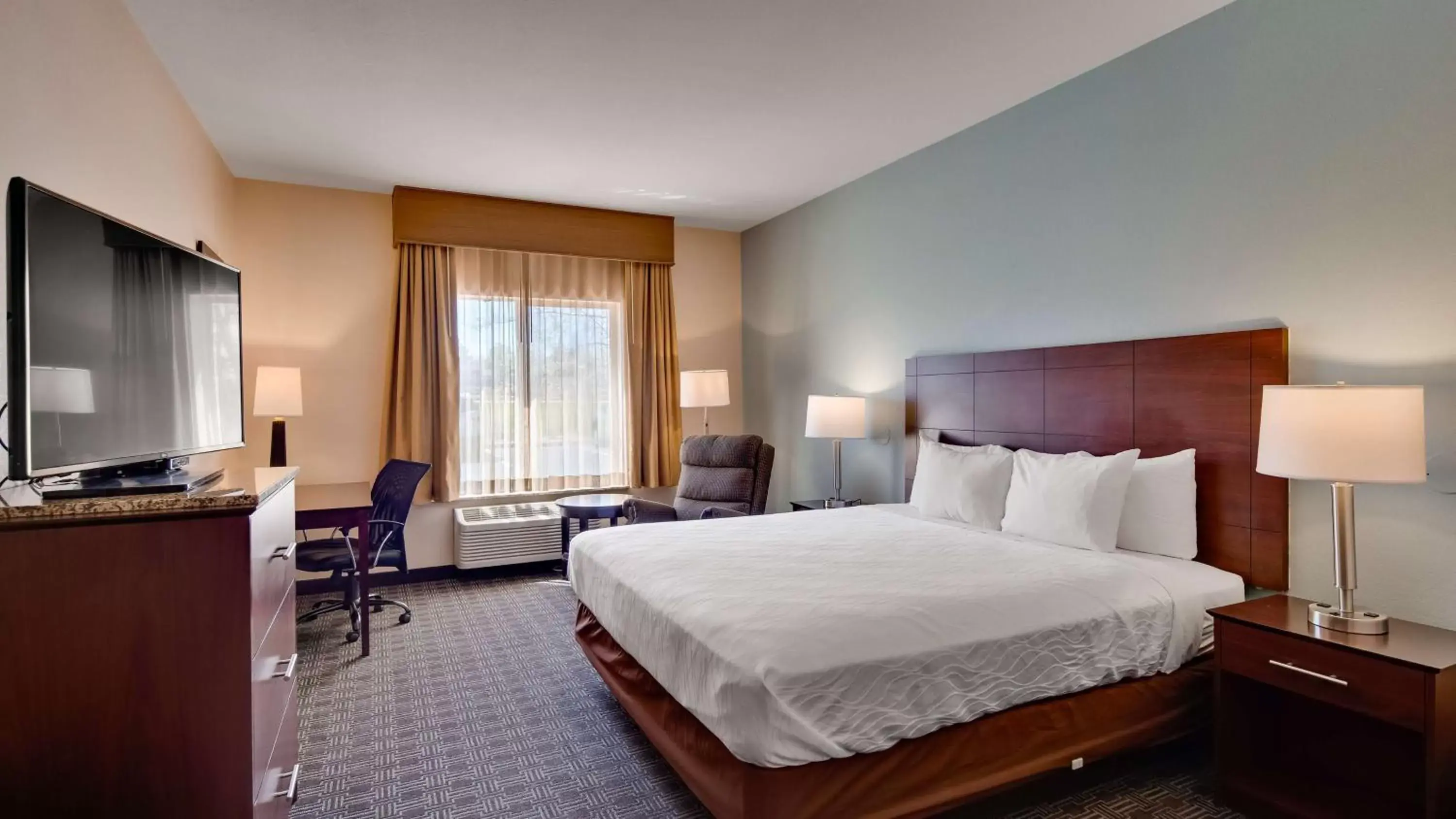 Photo of the whole room in Best Western Plus Gateway Inn & Suites - Aurora