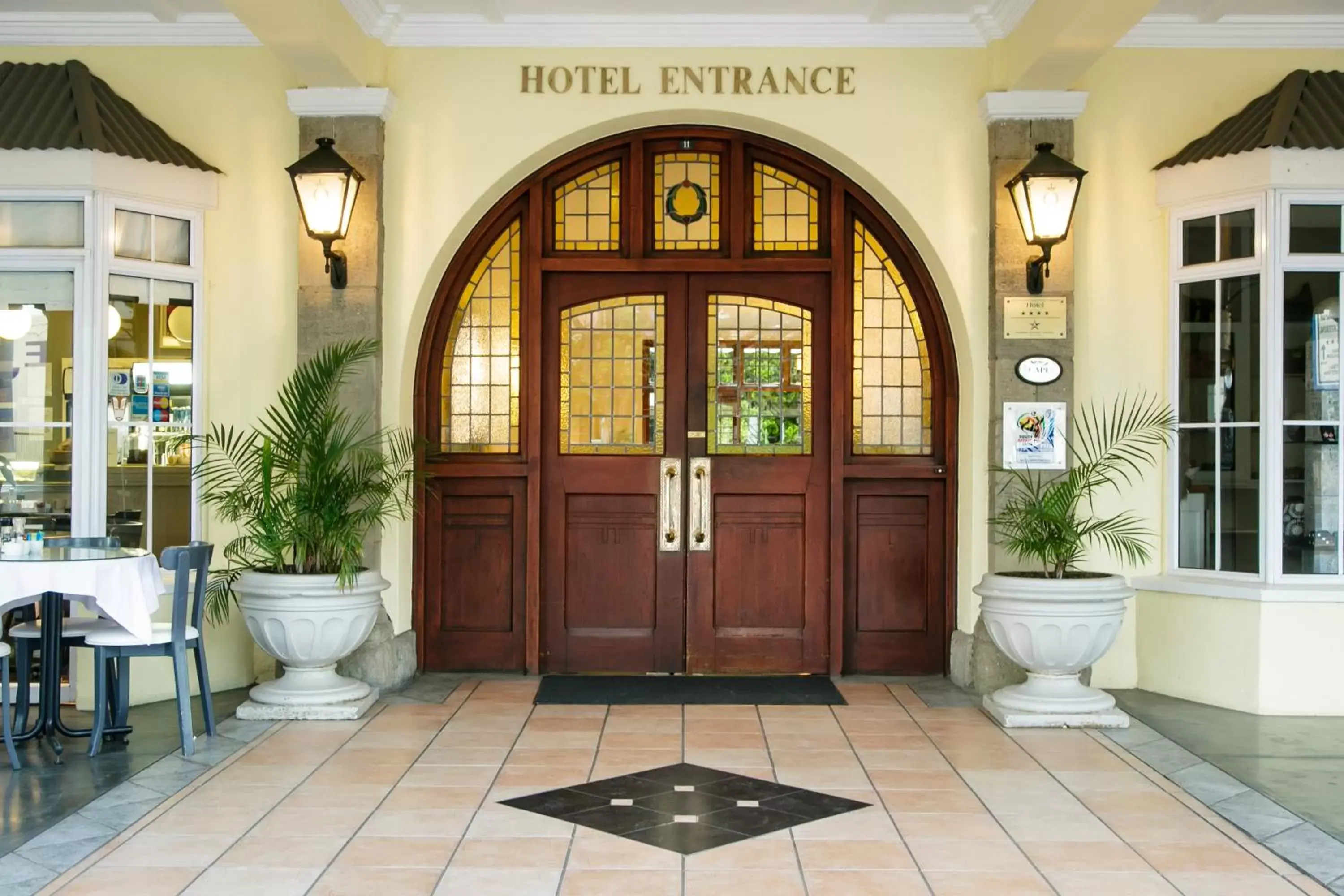 Facade/entrance in Queens Hotel by BON Hotels