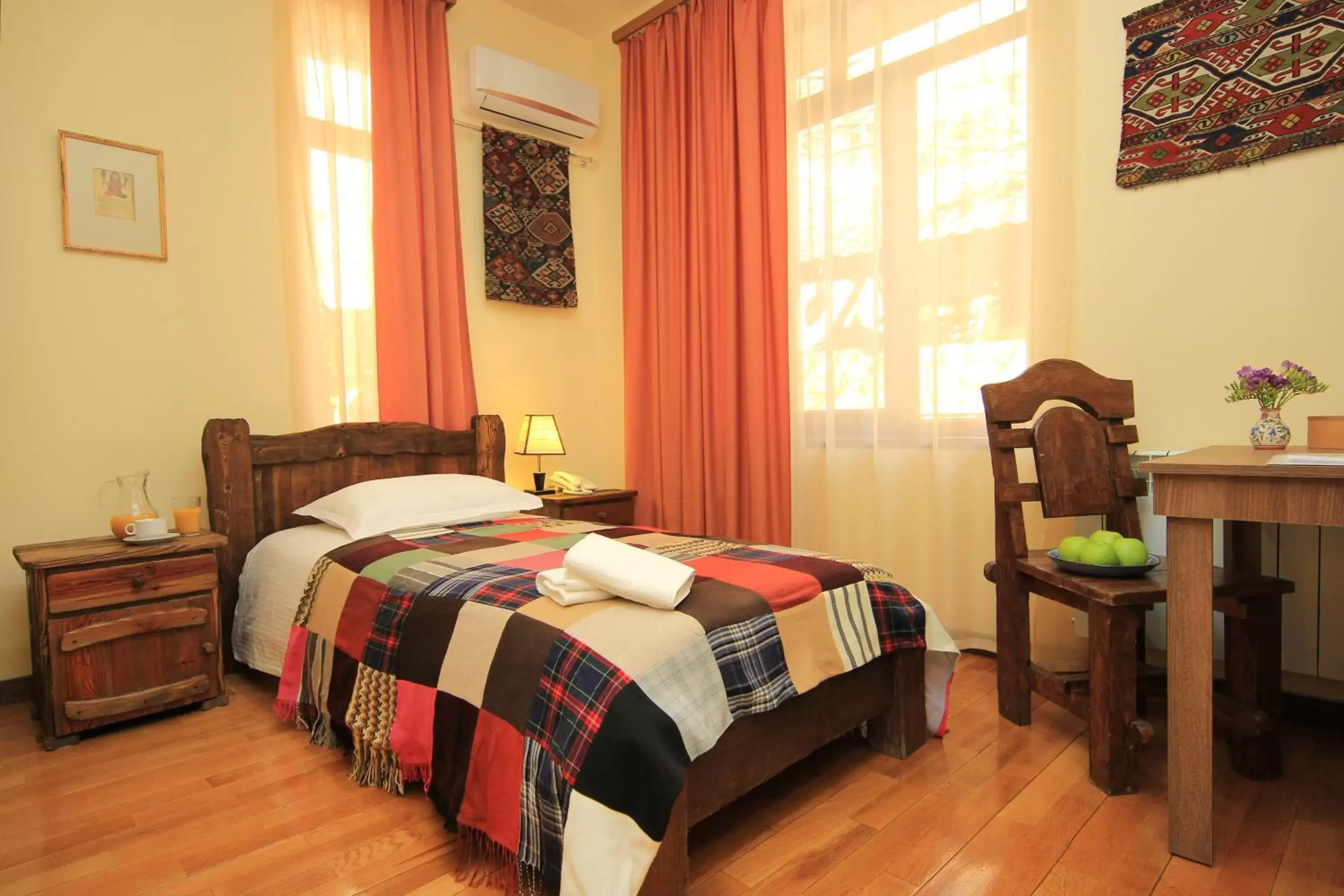 Photo of the whole room, Bed in Silk Road Hotel Photo of the whole room, Bed in Silk Road Hotel