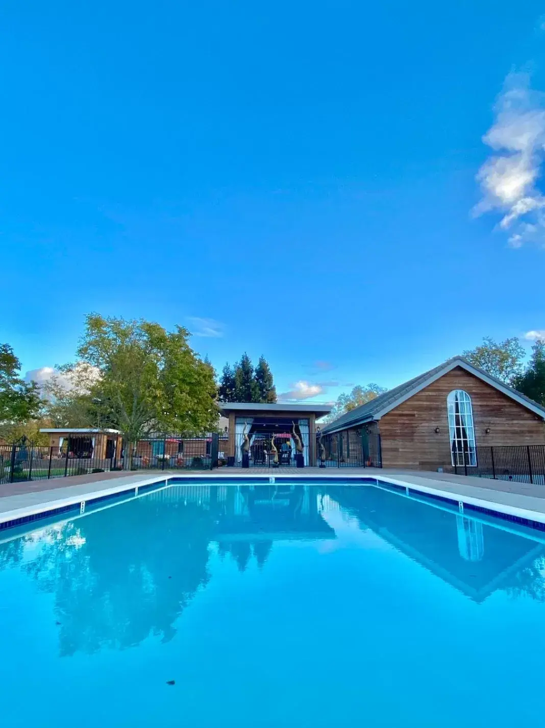 Property building, Swimming Pool in Bann at Oak Knoll Napa