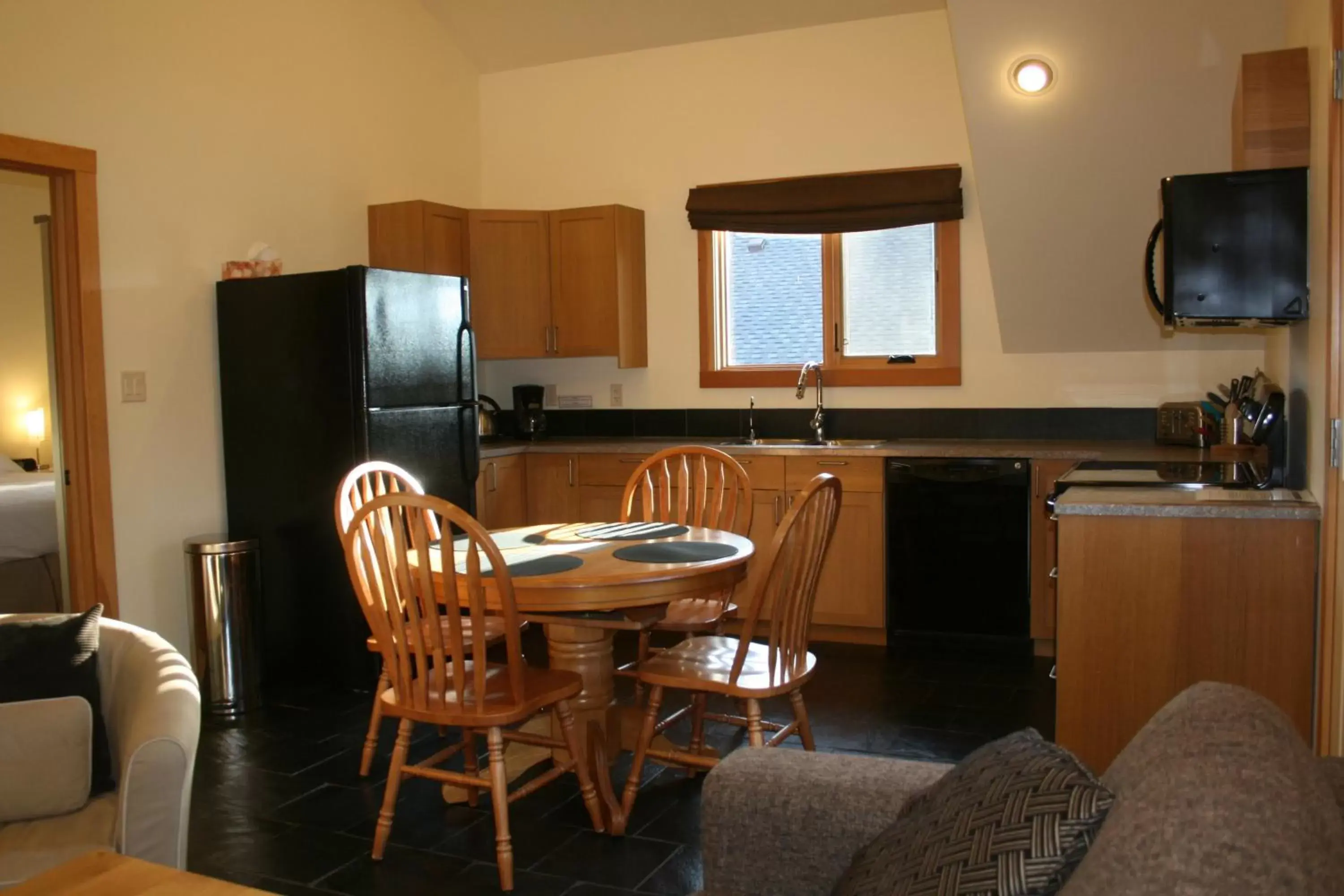 Kitchen or kitchenette, Kitchen/Kitchenette in Canyon Ridge Lodge