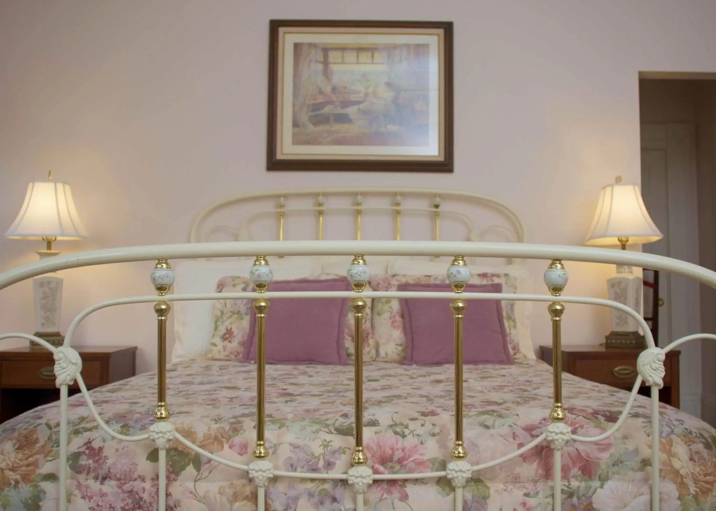 Bed in Lookaway Inn