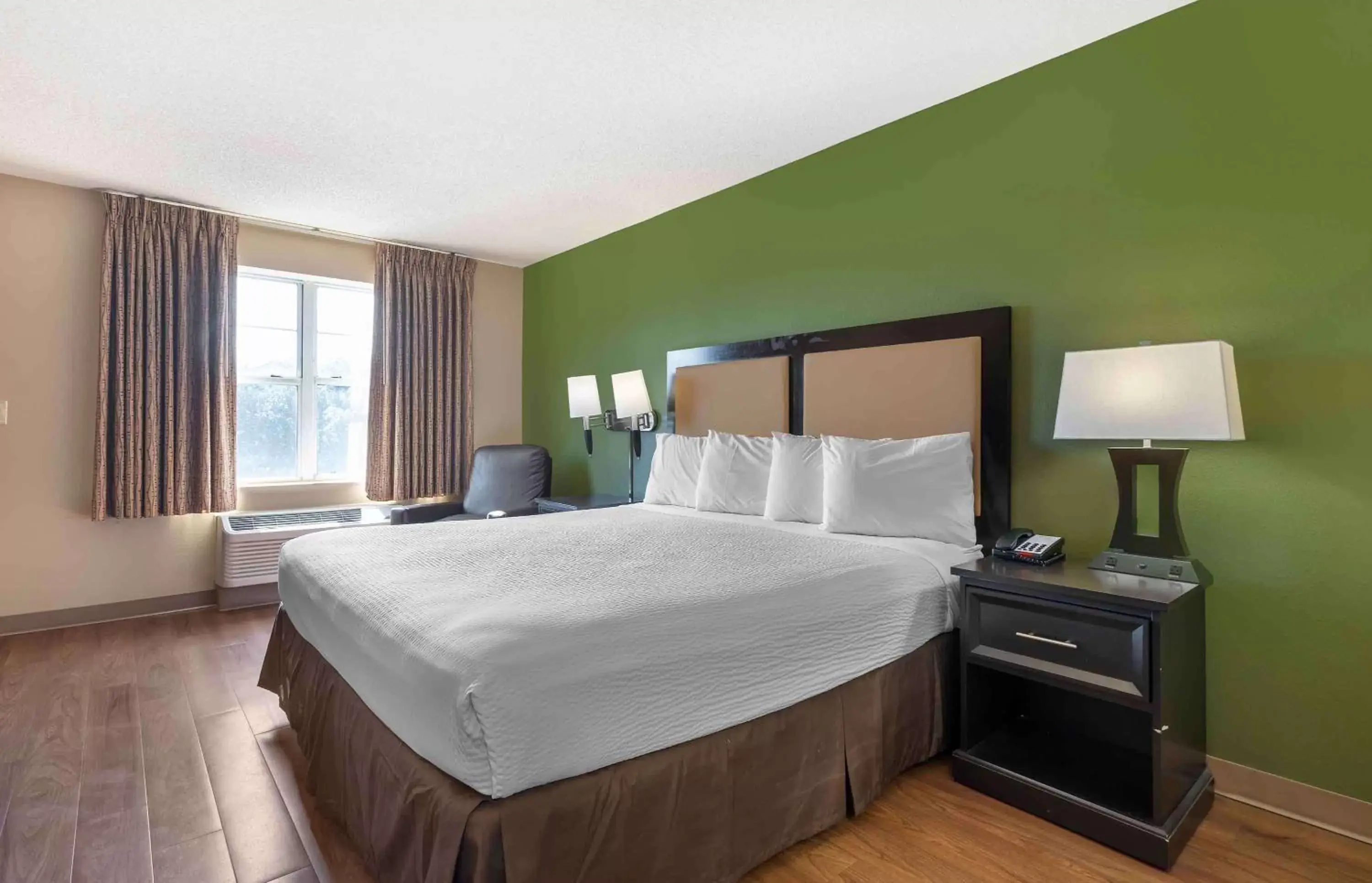 Bedroom, Bed in Extended Stay America Suites - San Jose - Edenvale - North