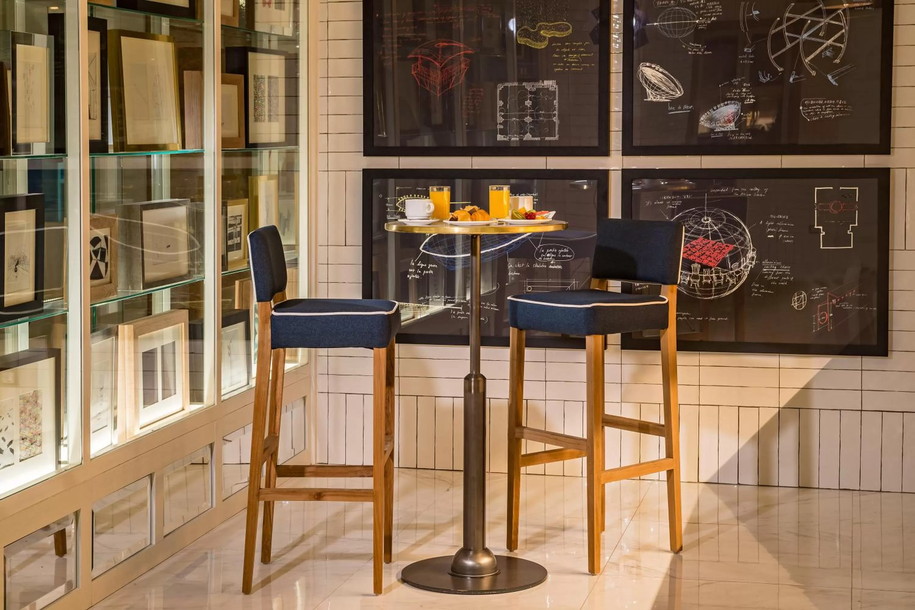 Restaurant/places to eat in H10 Puerta de Alcalá 4 Sup