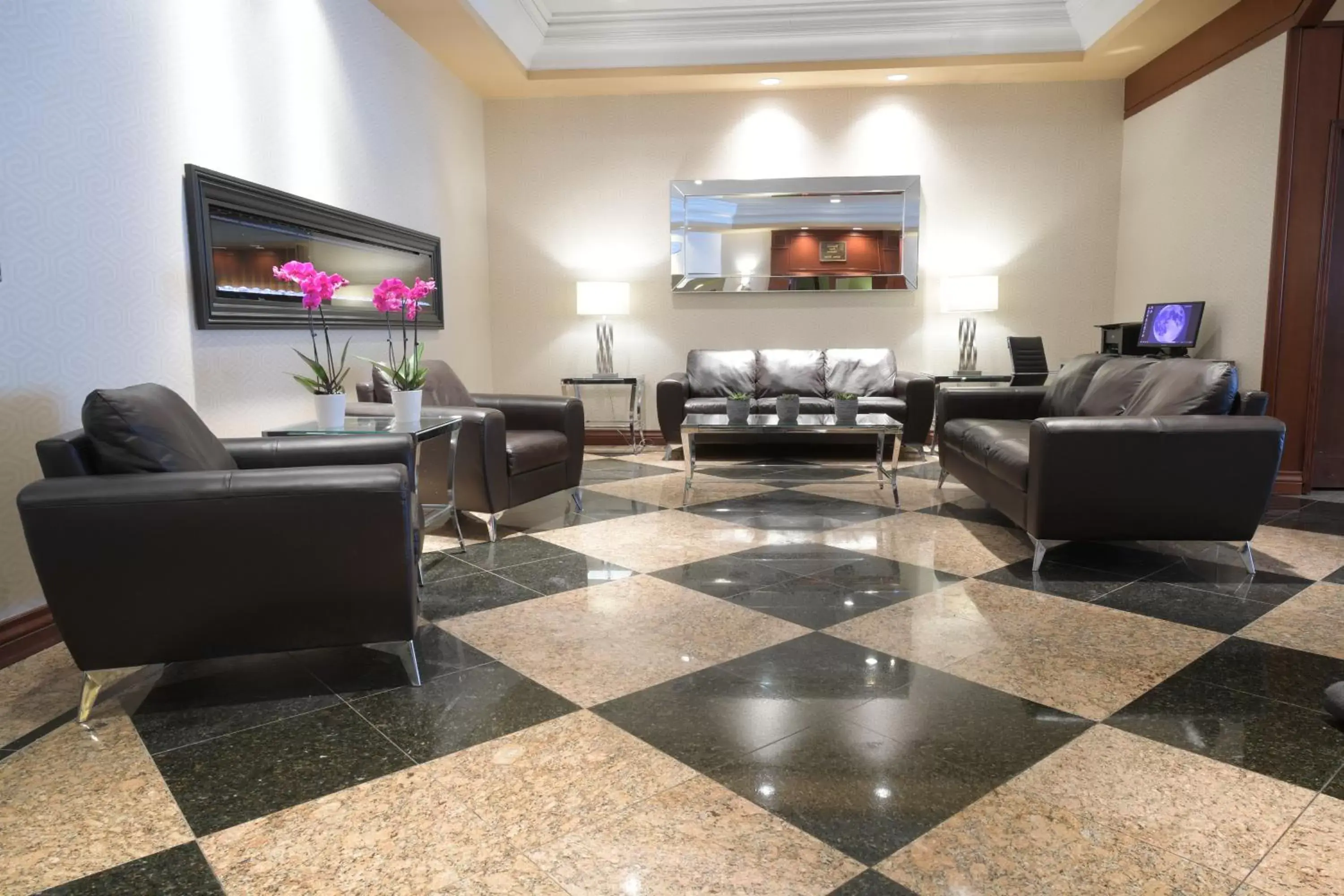 Lobby or reception, Seating Area in Hotel Universel Montréal