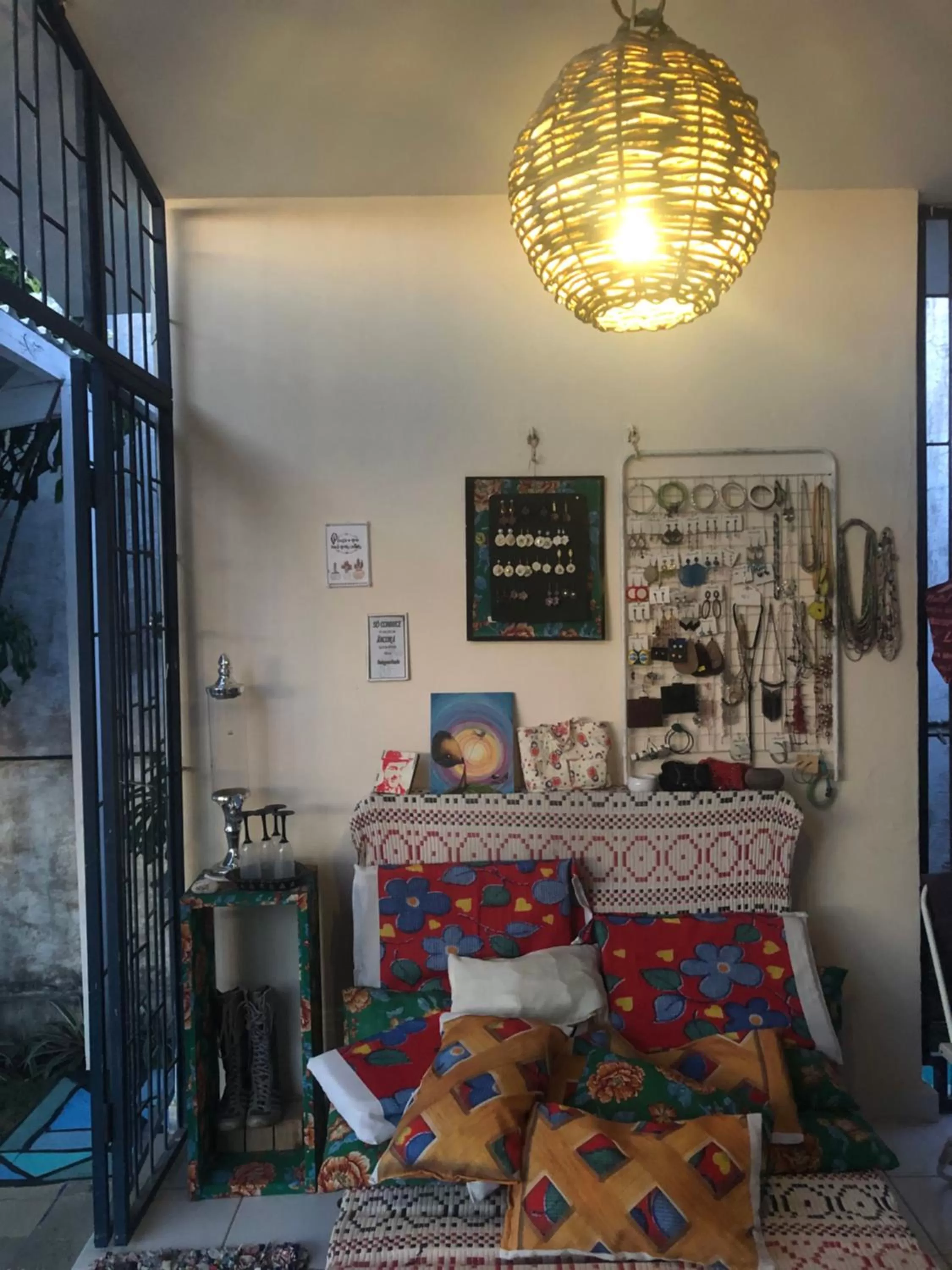 Communal lounge/ TV room in Hostel Das Canárias