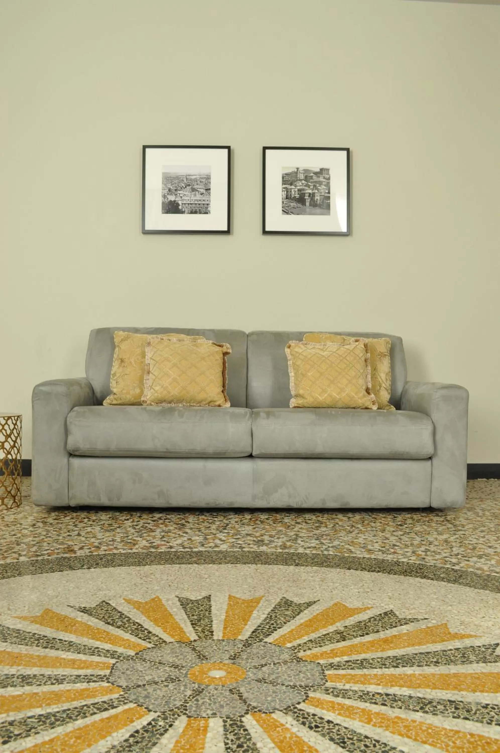 Photo of the whole room in HNN Luxury Suites