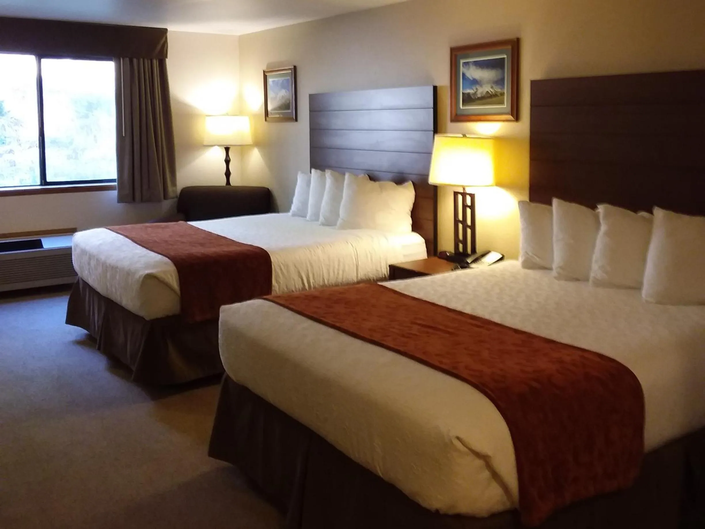 Bedroom, Bed in Nisqually Lodge