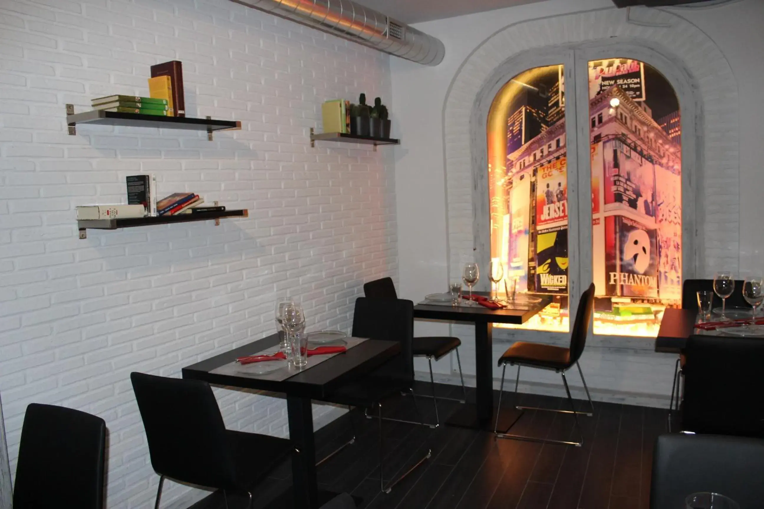 Restaurant/places to eat, Seating Area in Le Vintage